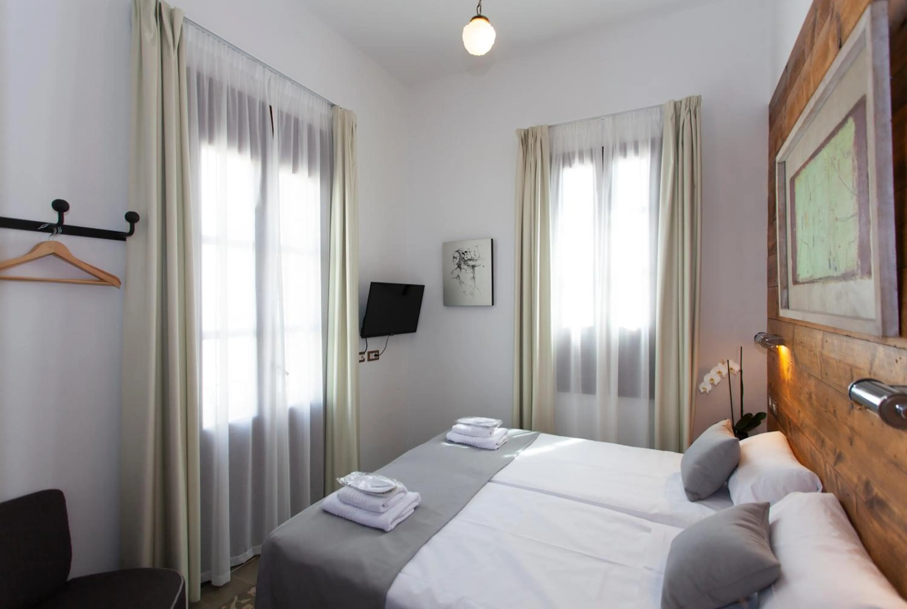 Photo of the whole room, Bed in Gran H La Marina