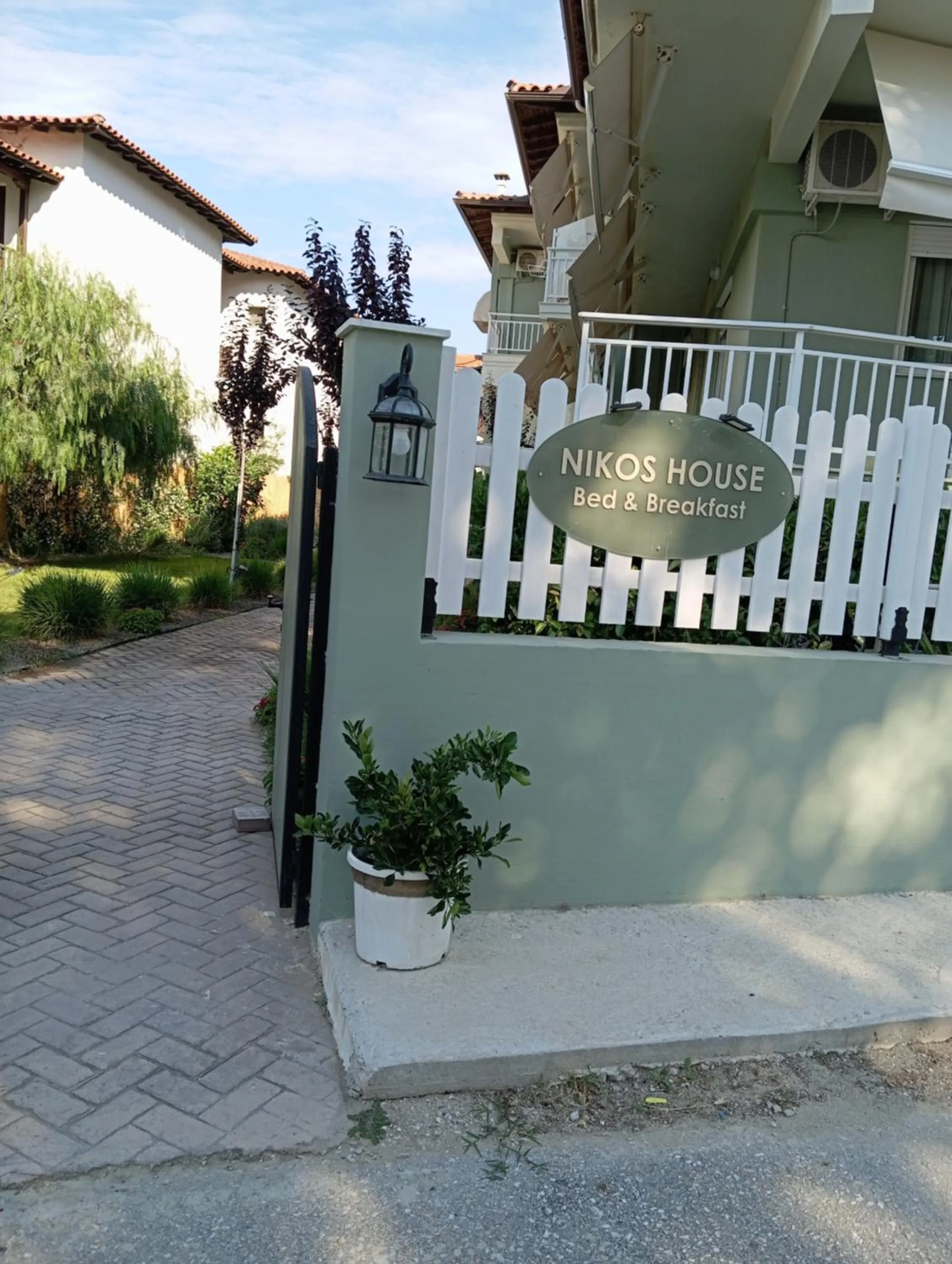 Nikos House