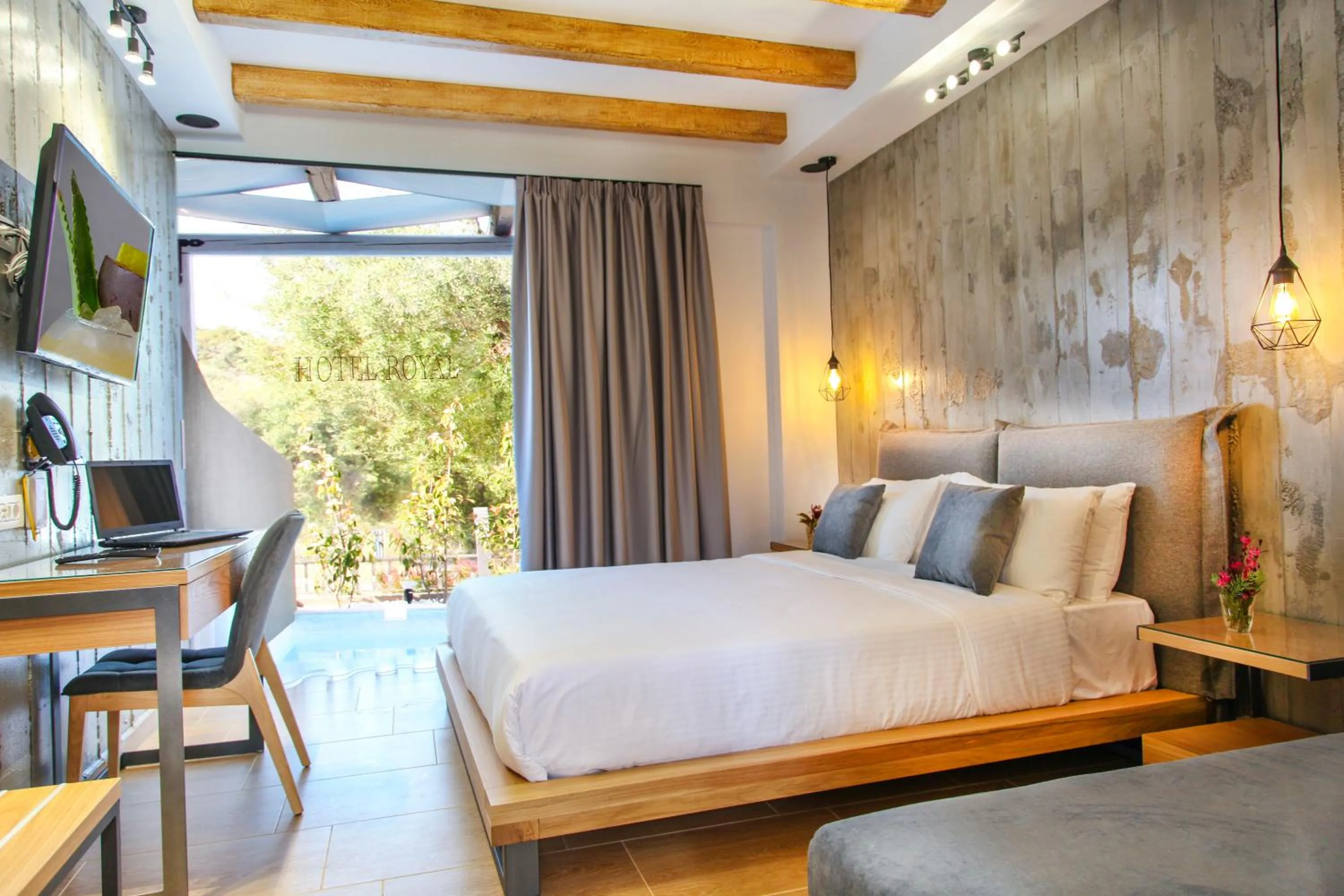 Photo of the whole room, Bed in Royal Hotel and Suites