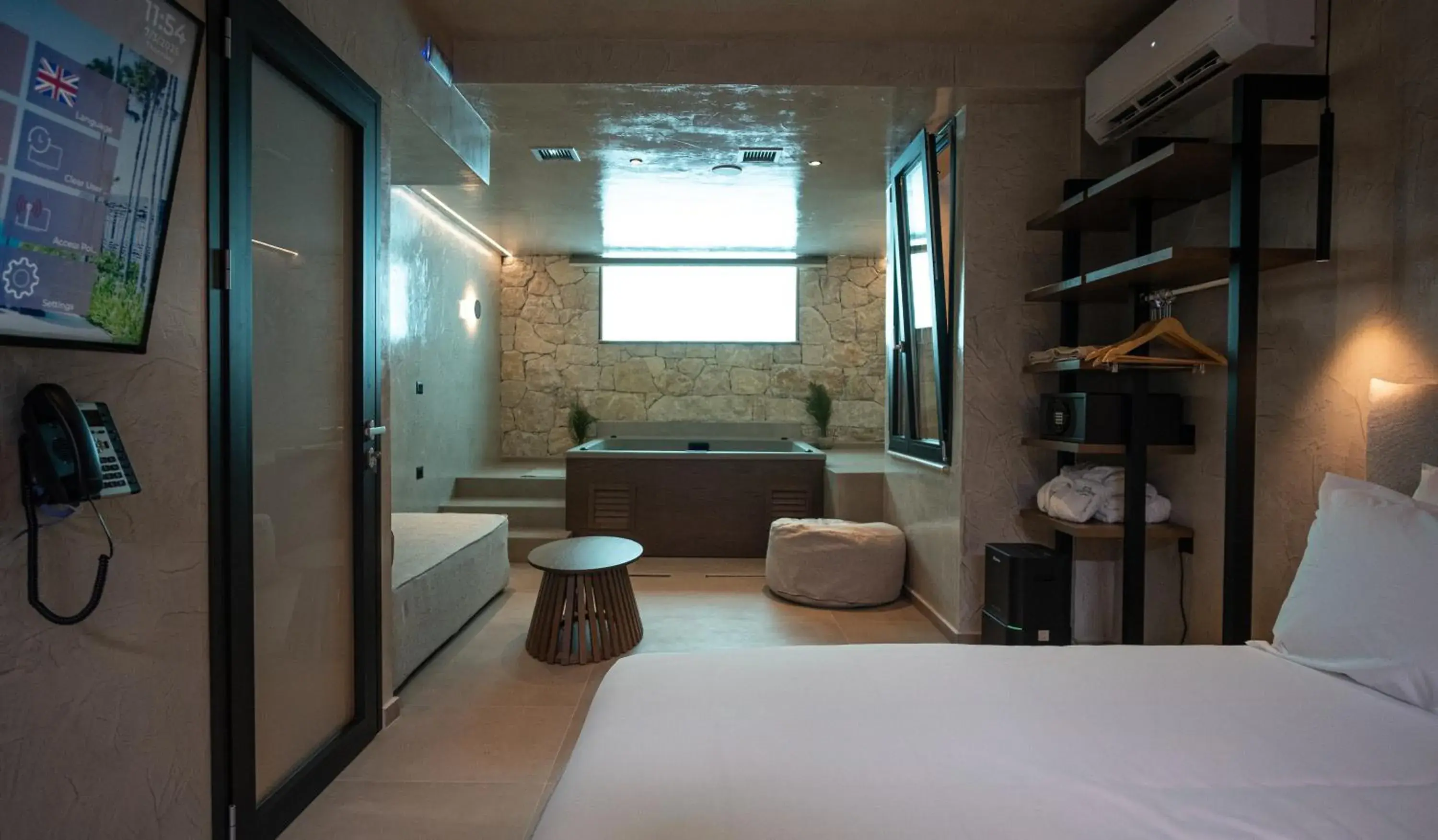 Bedroom, Bed in Royal Hotel and Suites Bedroom, Bed in Royal Hotel and Suites