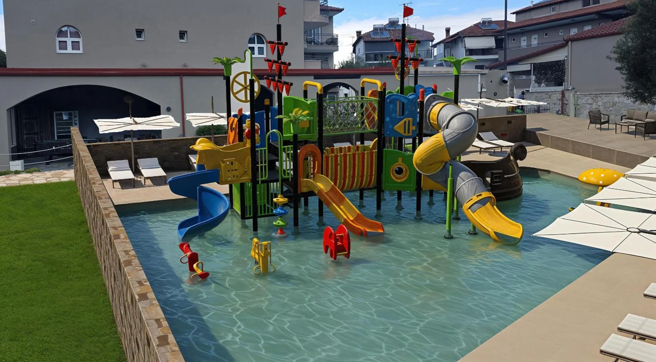 Aqua park in Royal Hotel and Suites