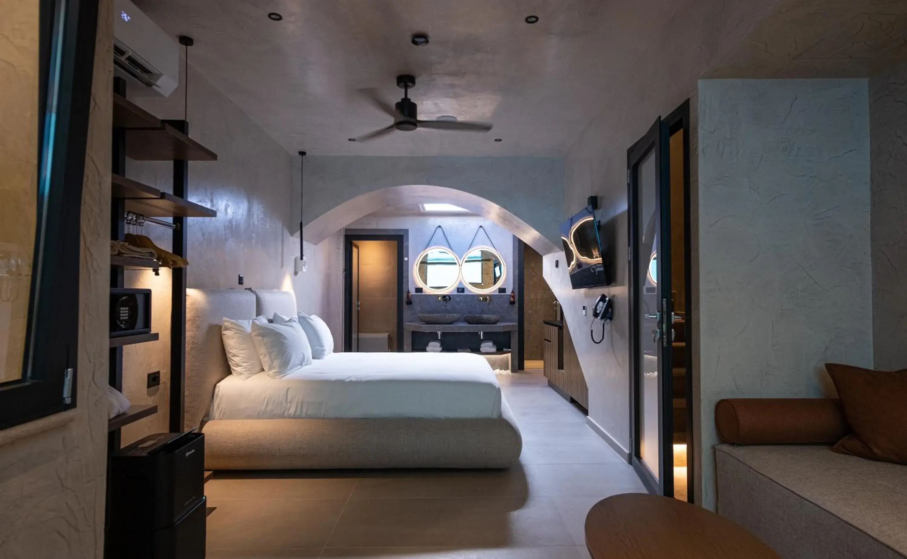 Bedroom, Bed in Royal Hotel and Suites Bedroom, Bed in Royal Hotel and Suites