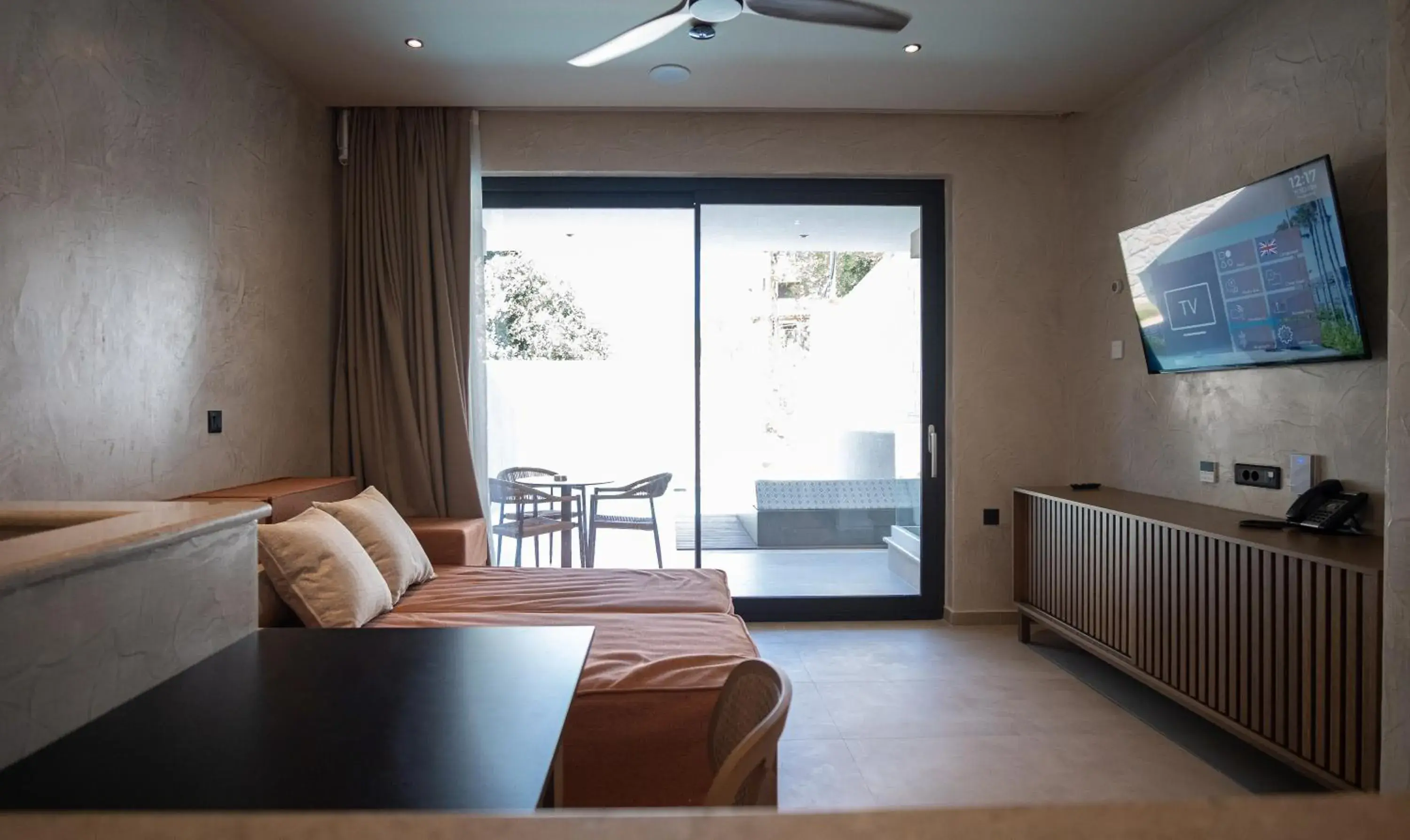 Living room in Royal Hotel and Suites Living room in Royal Hotel and Suites