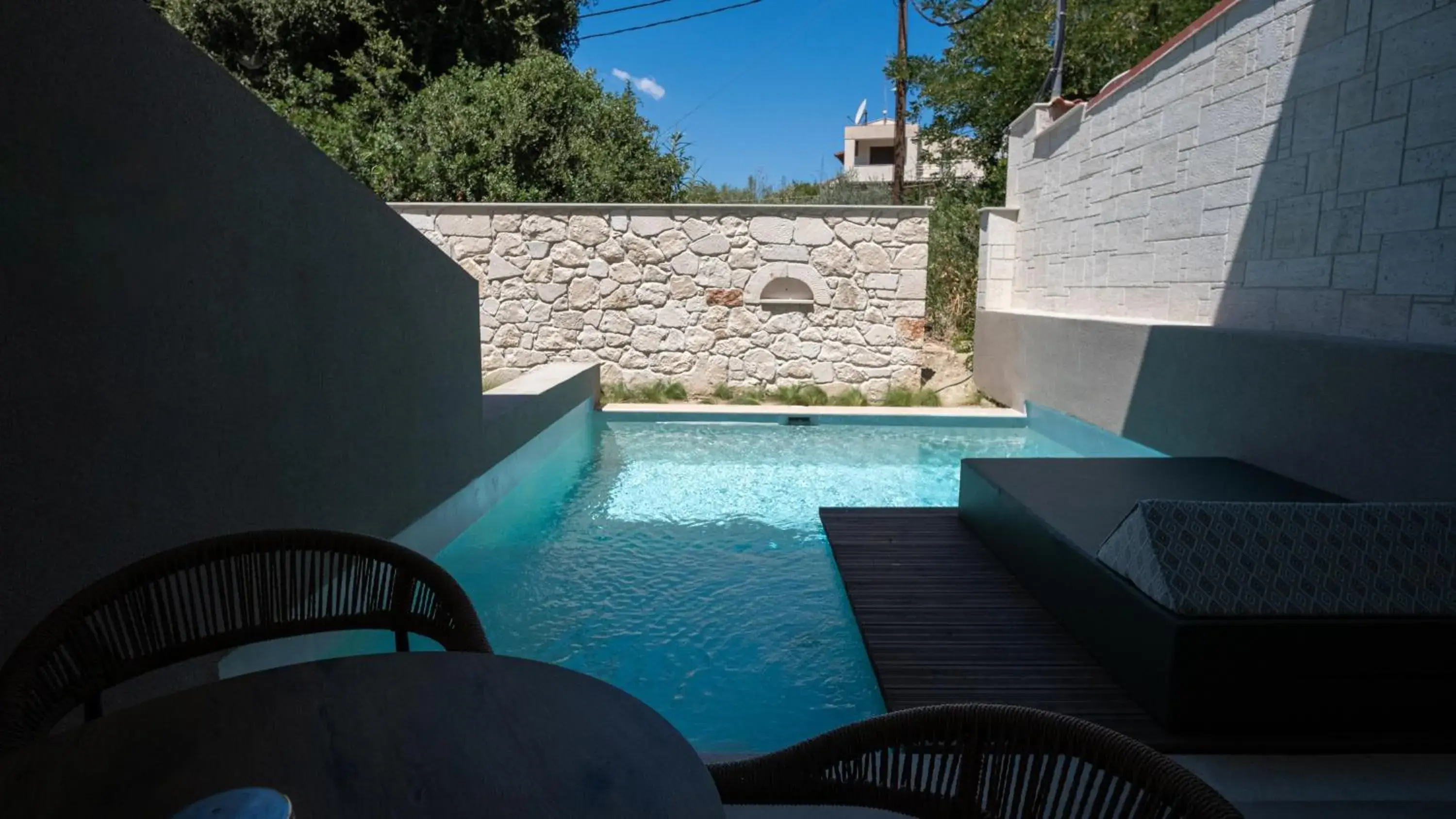 Swimming pool in Royal Hotel and Suites Swimming pool in Royal Hotel and Suites