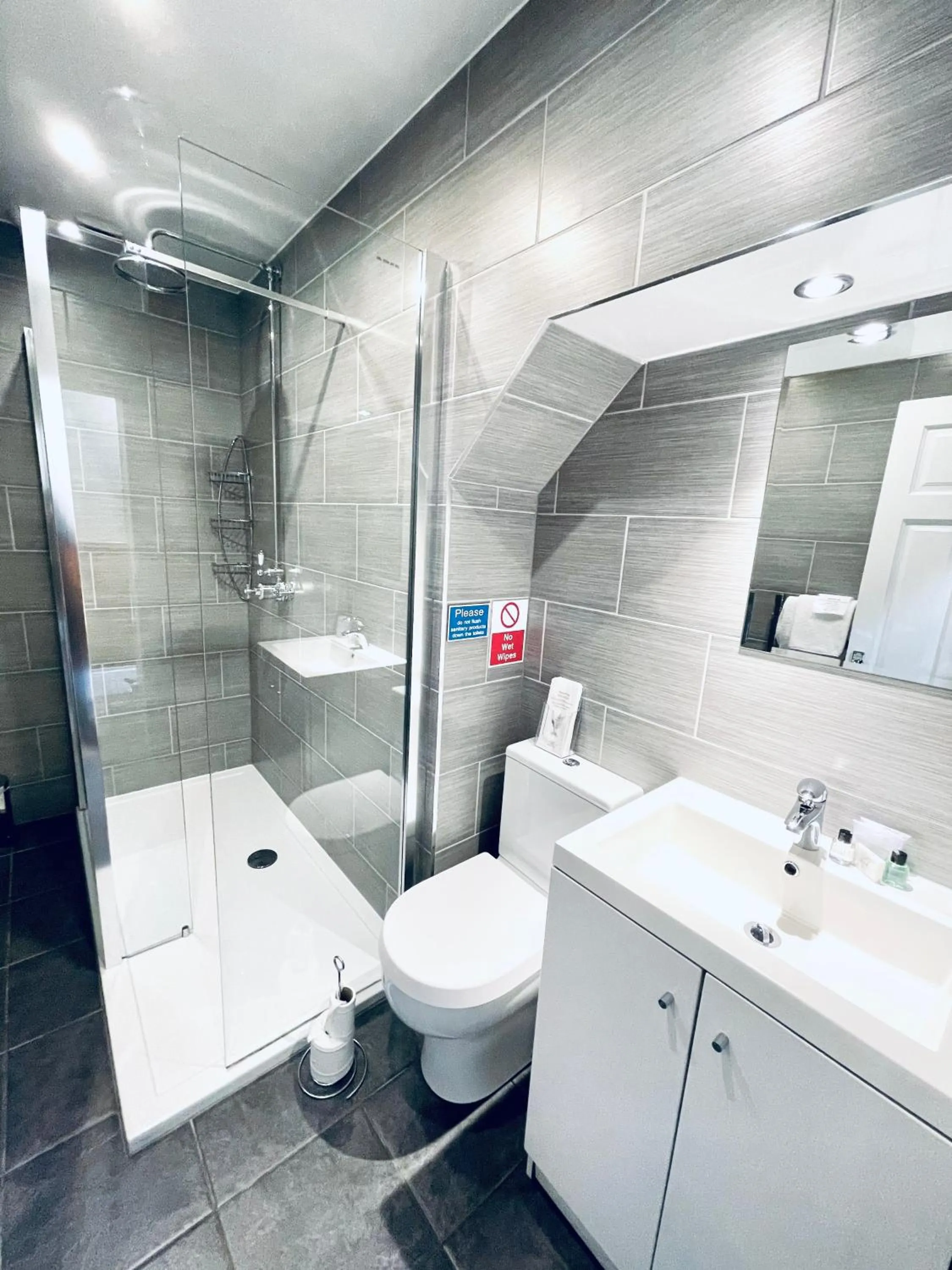 Bathroom in Invergarry Hotel