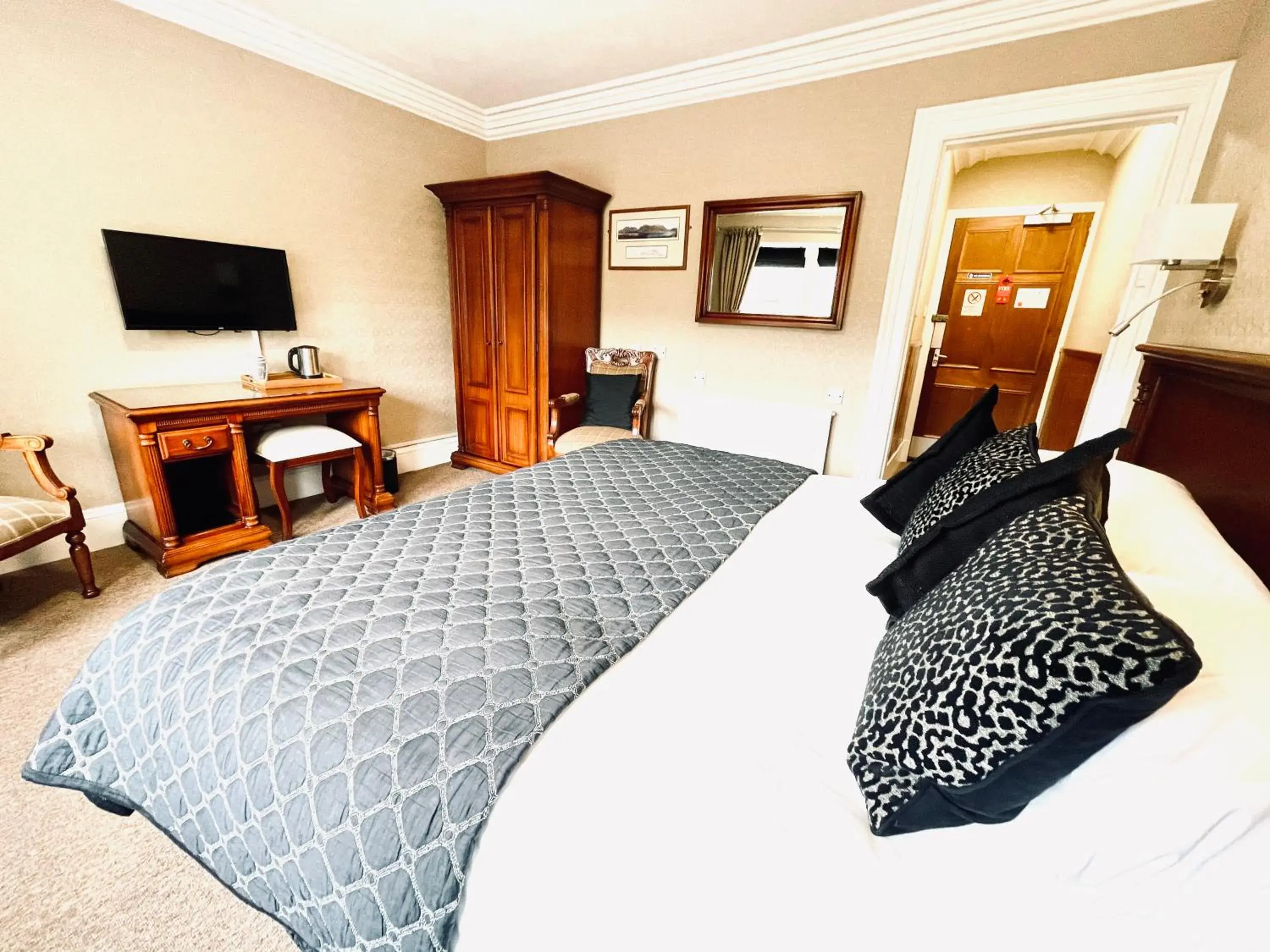 King / Twin Room in Invergarry Hotel King / Twin Room in Invergarry Hotel