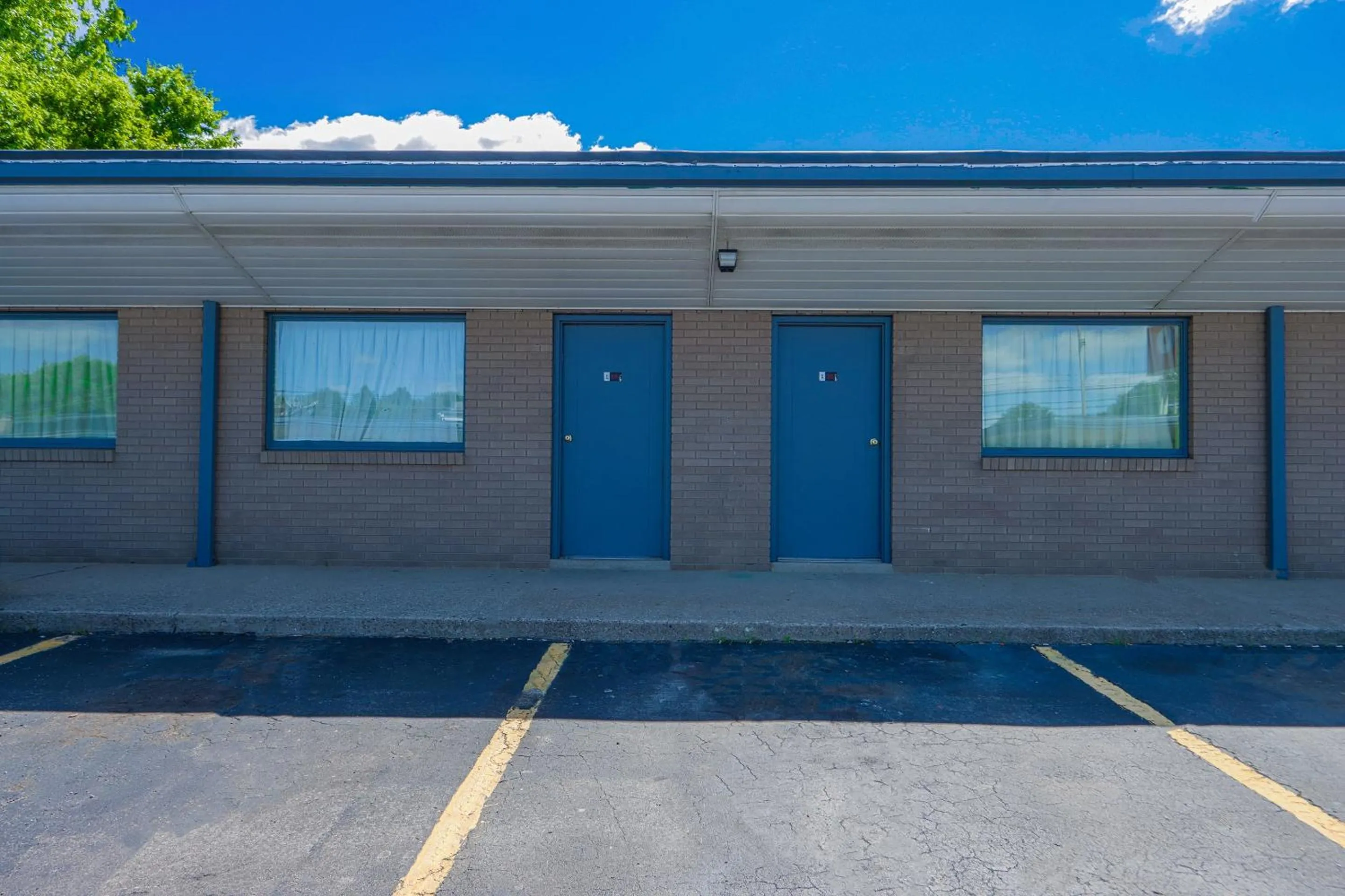 Facade/entrance in OYO Hotel North Lima OH - Boardman