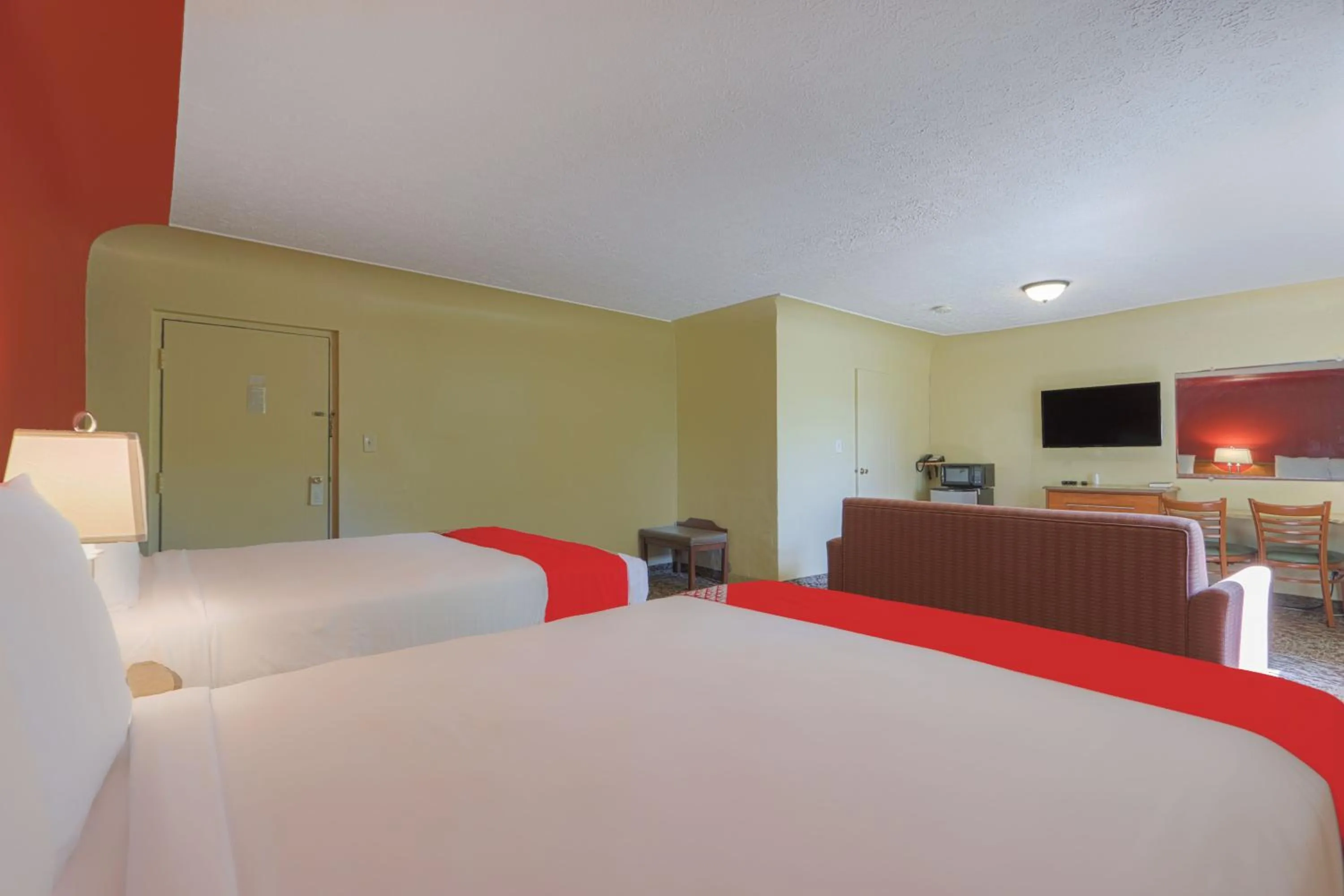 Bedroom, Bed in OYO Hotel North Lima OH - Boardman