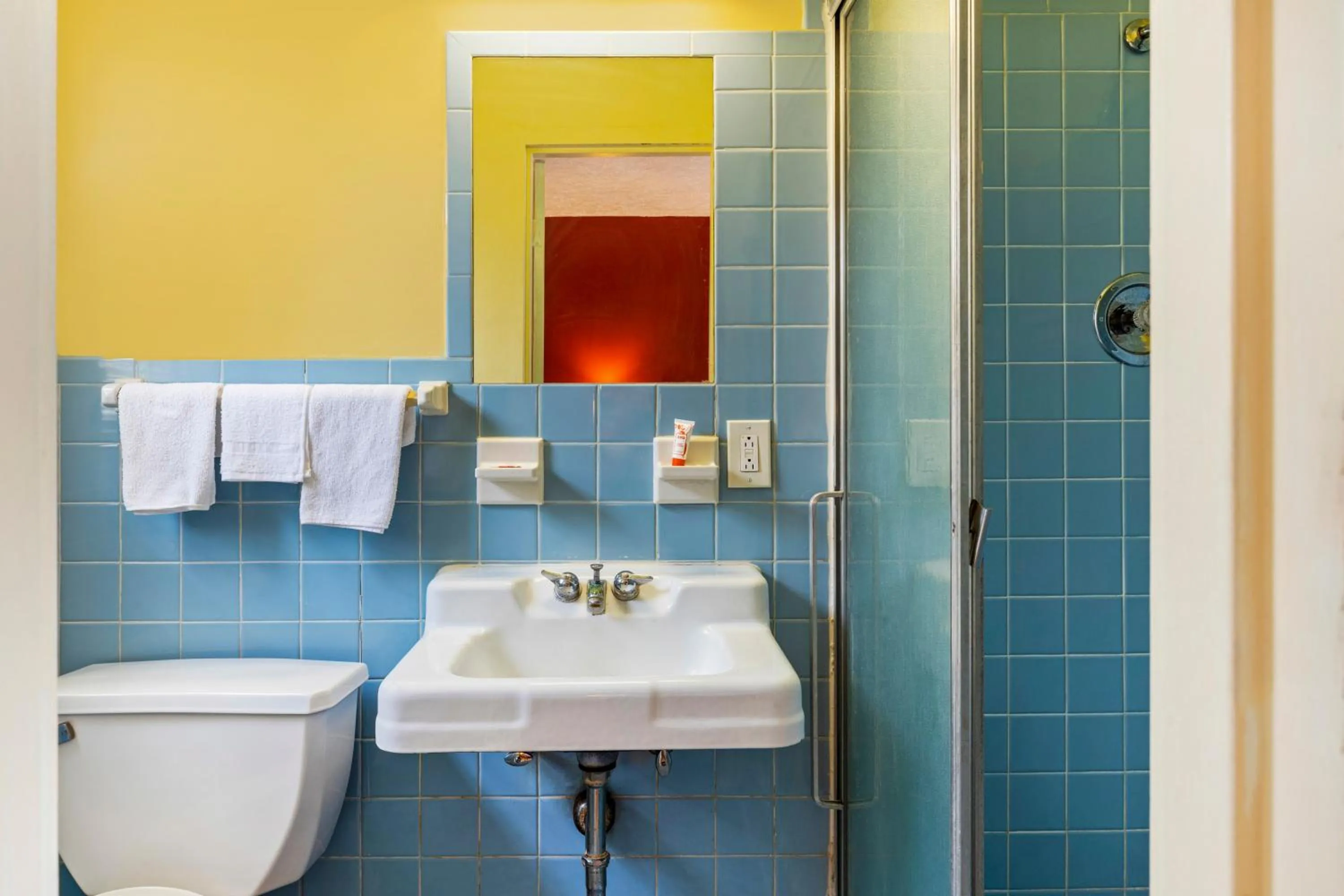 Bathroom in OYO Hotel North Lima OH - Boardman