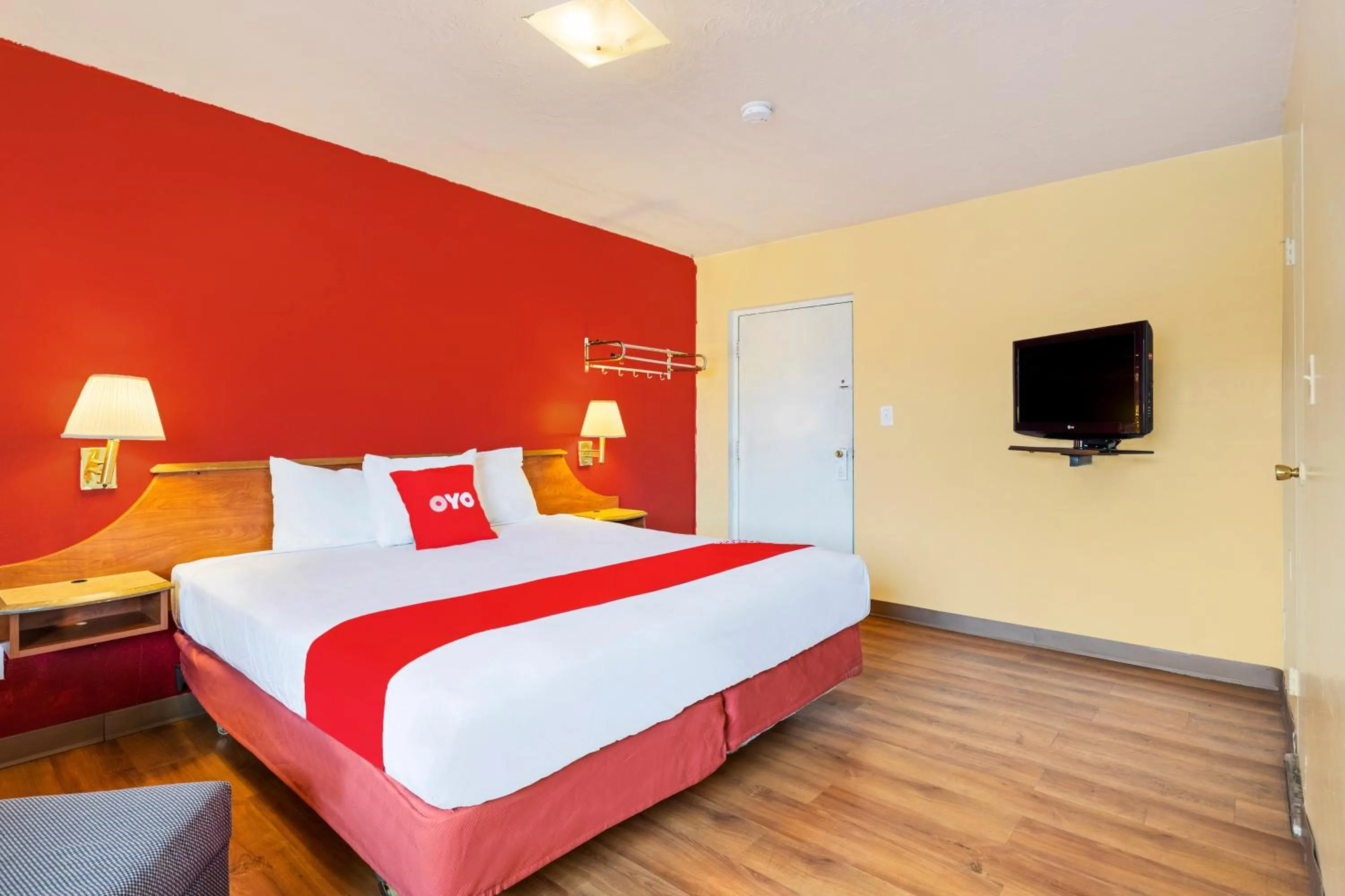 Bedroom, Bed in OYO Hotel North Lima OH - Boardman