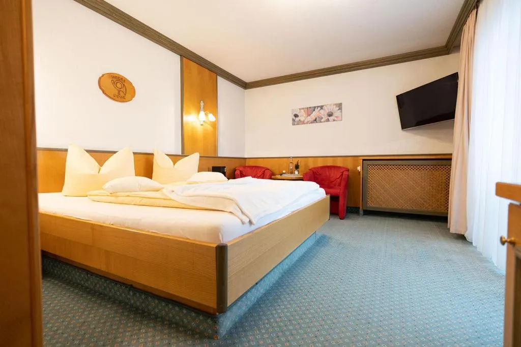 Photo of the whole room, Bed in Haller's Posthotel