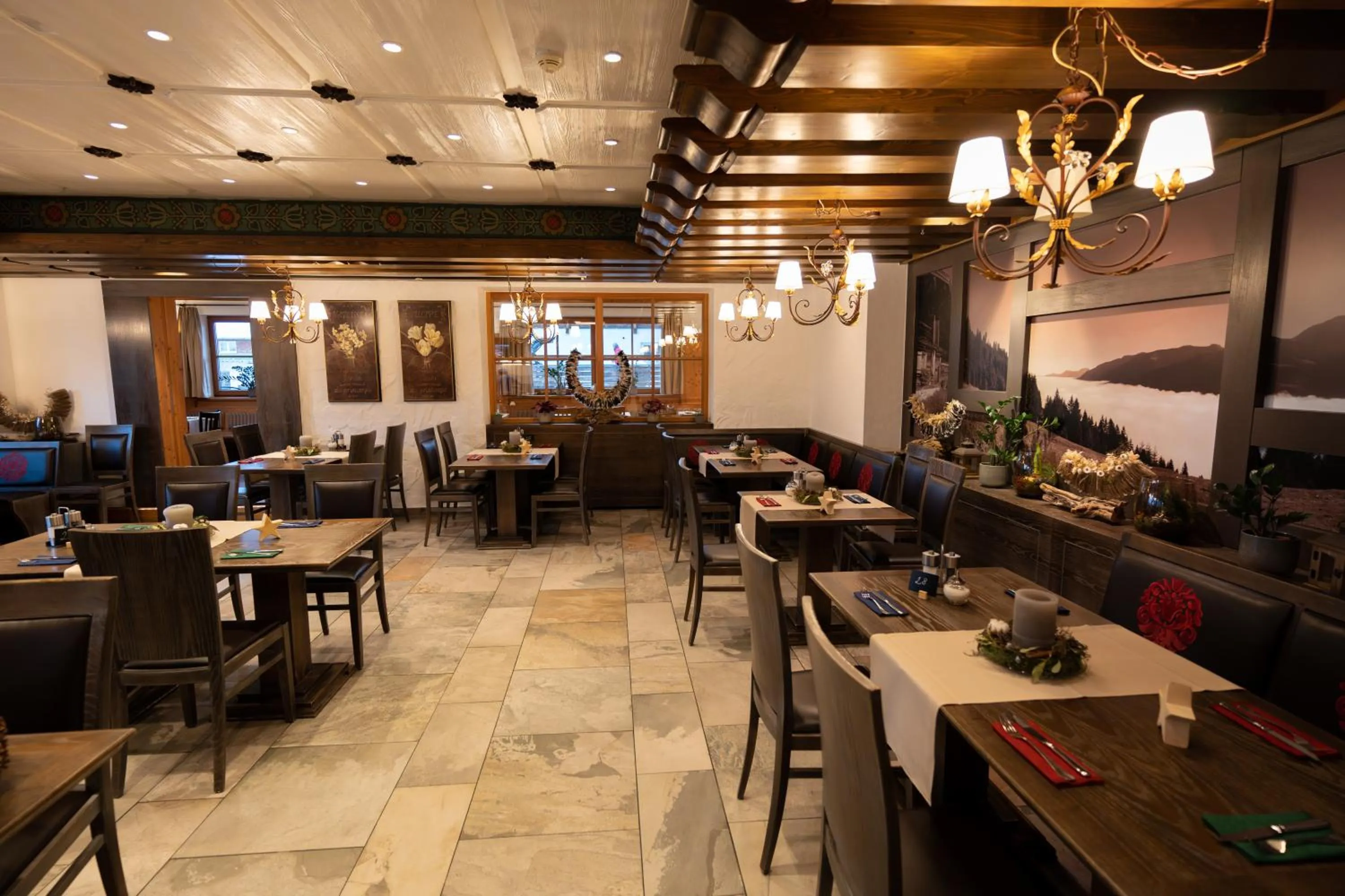 Restaurant/places to eat in Haller's Posthotel