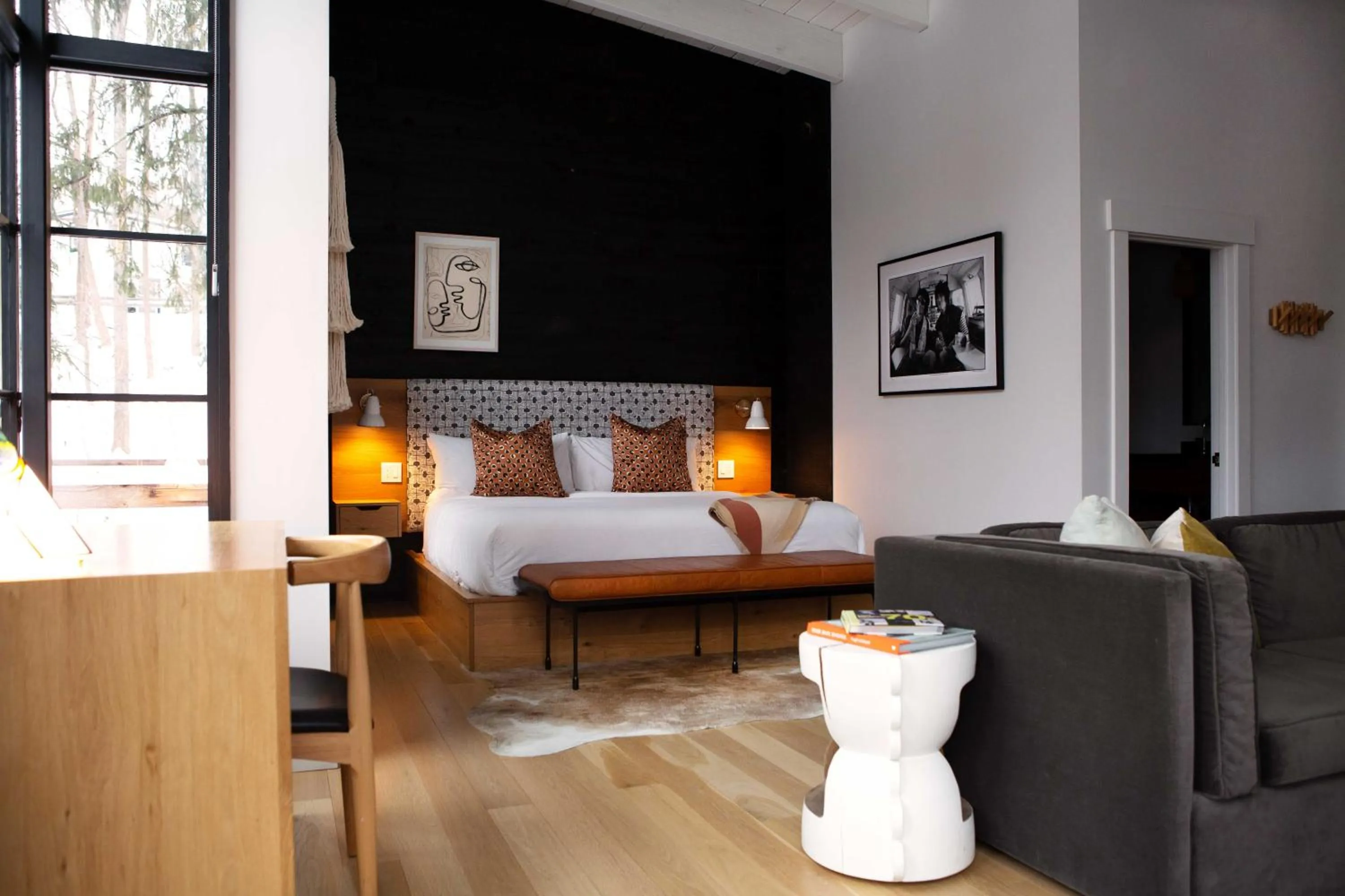 Photo of the whole room, Bed in Woodstock Way Hotel