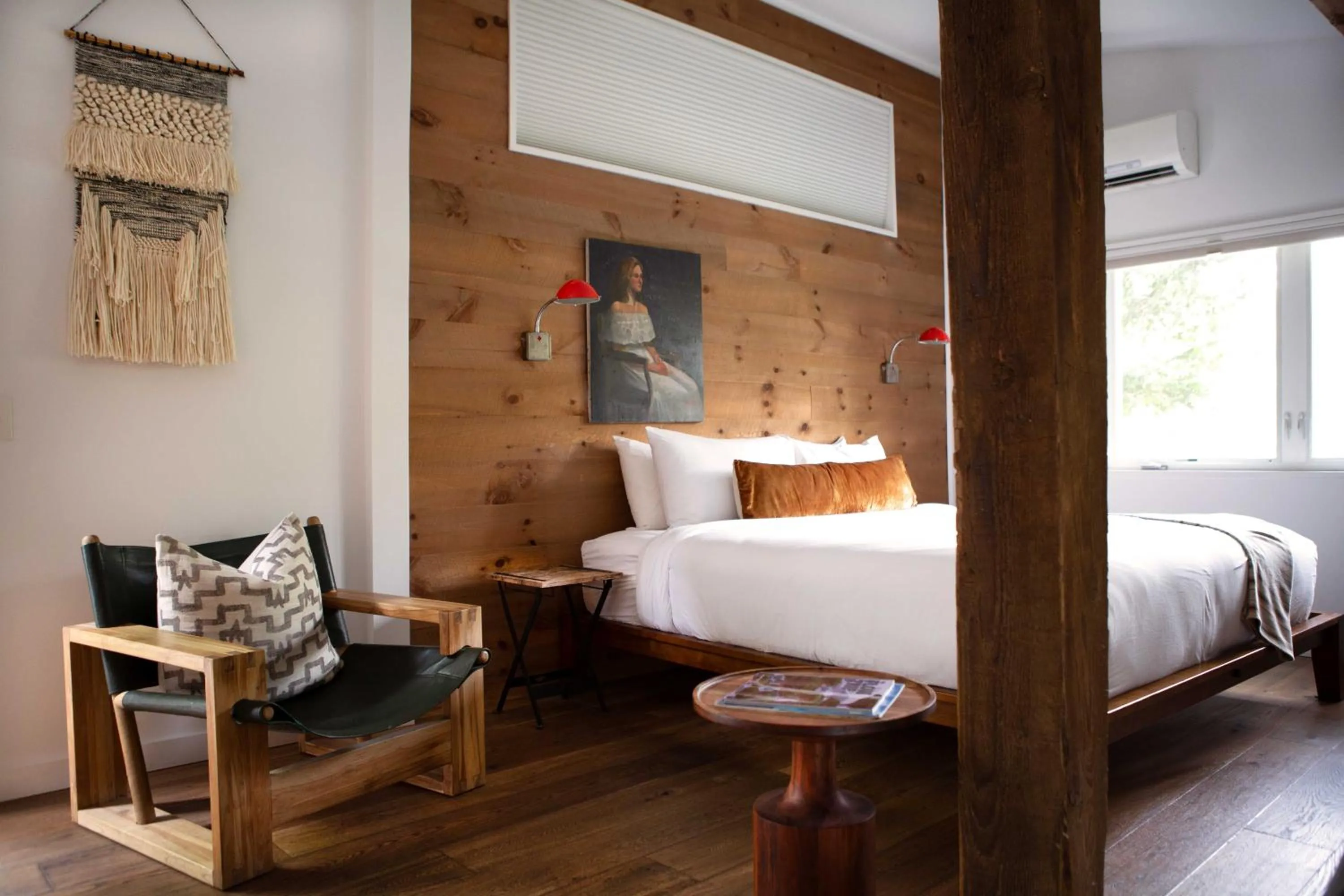 Photo of the whole room, Bed in Woodstock Way Hotel