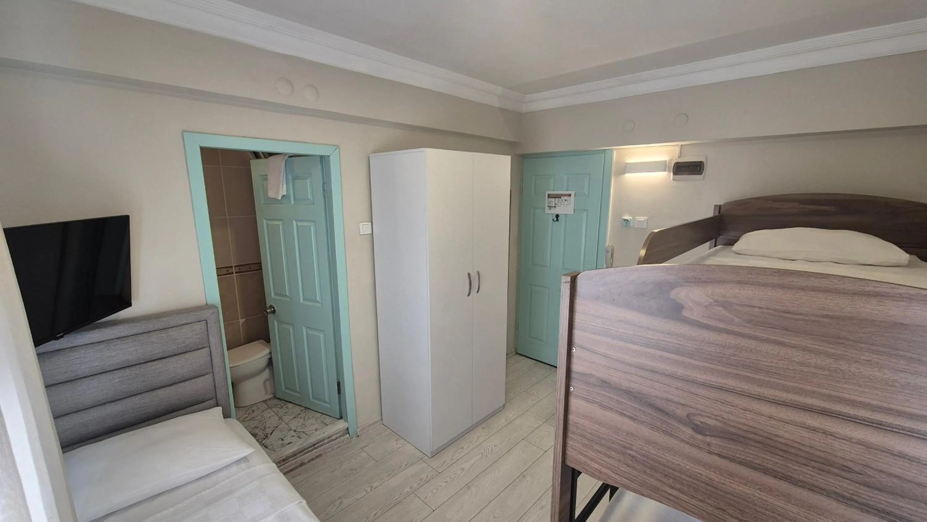 Photo of the whole room, Bed in Hikmethan Otel