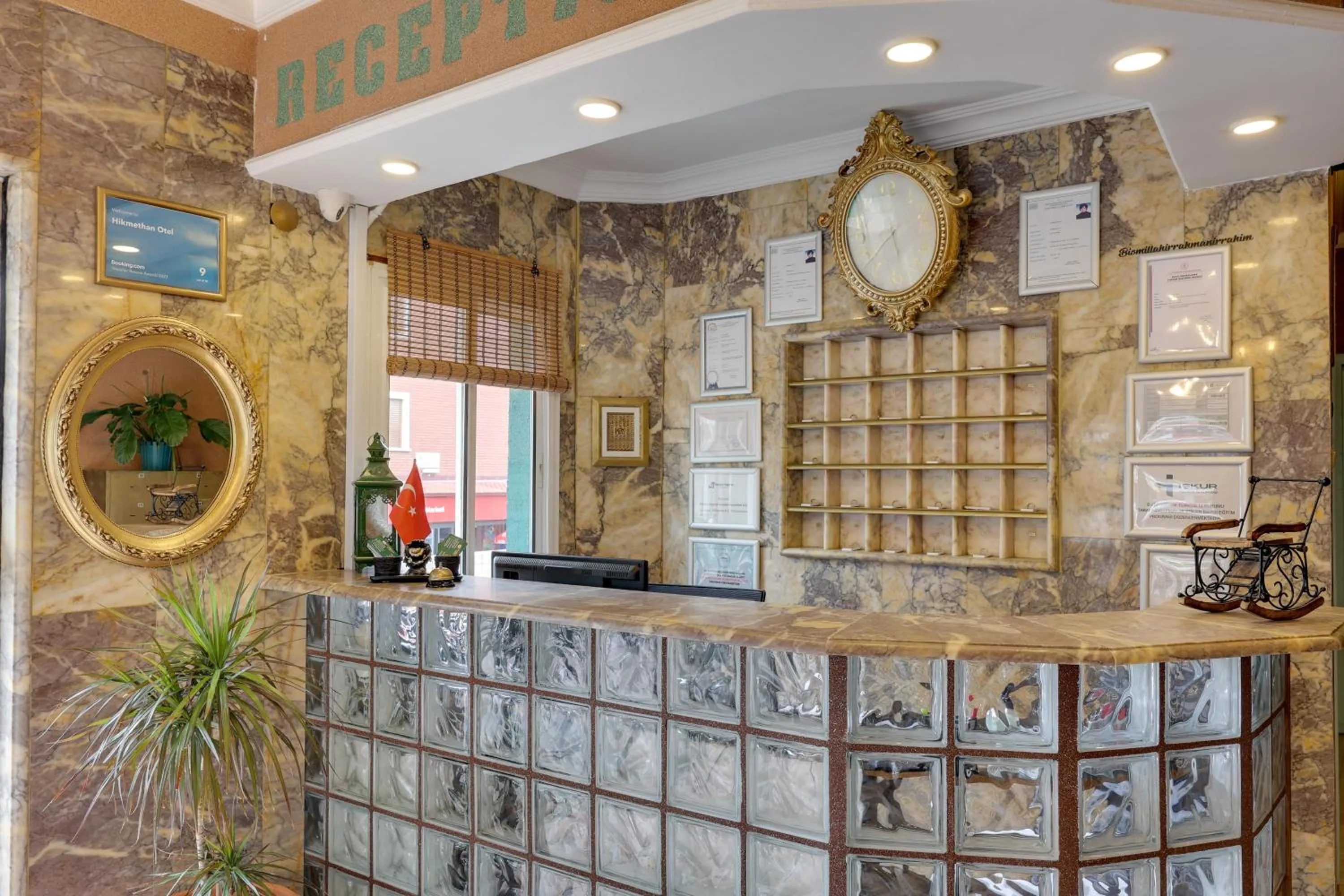 Lobby or reception in Hikmethan Otel