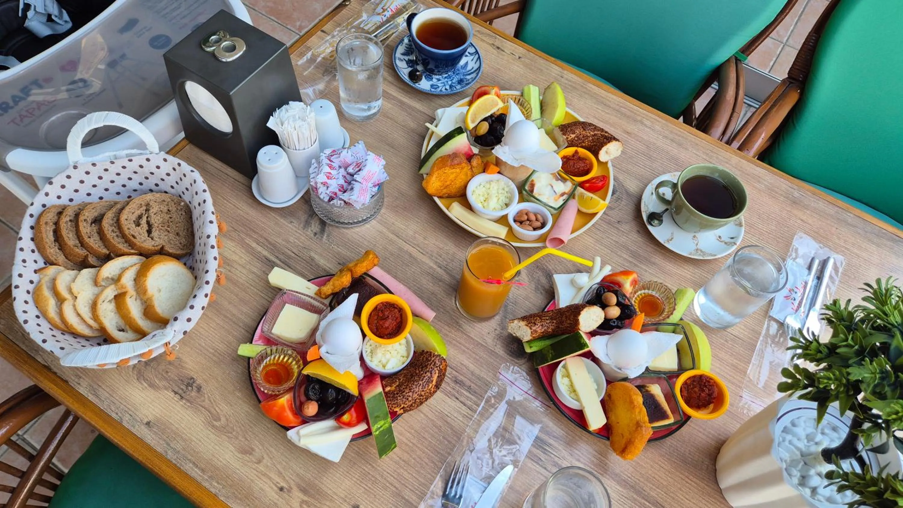 Breakfast in Hikmethan Otel