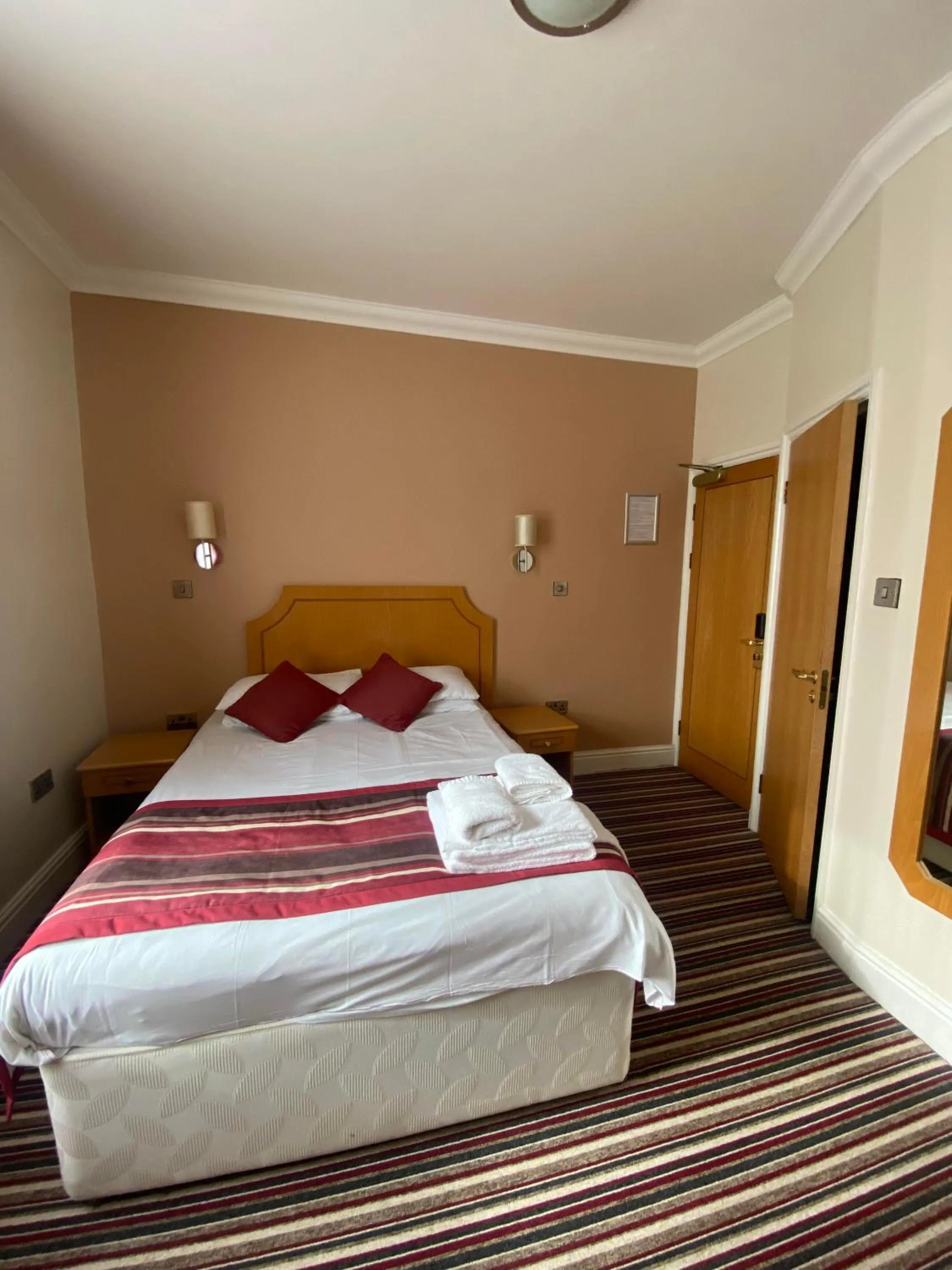 Bed in The Lawn Hotel