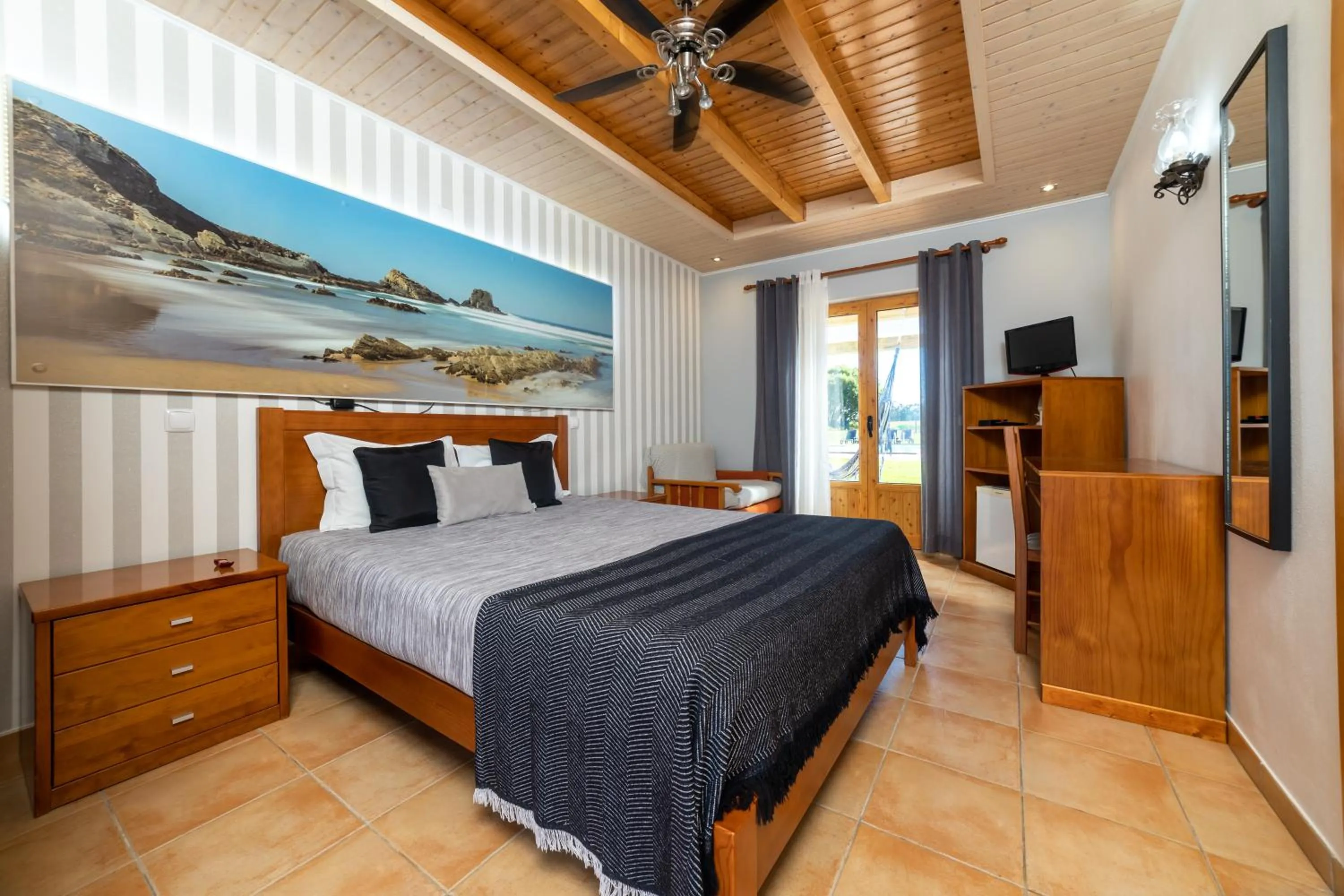 Bedroom, Bed in Monte do Zeca