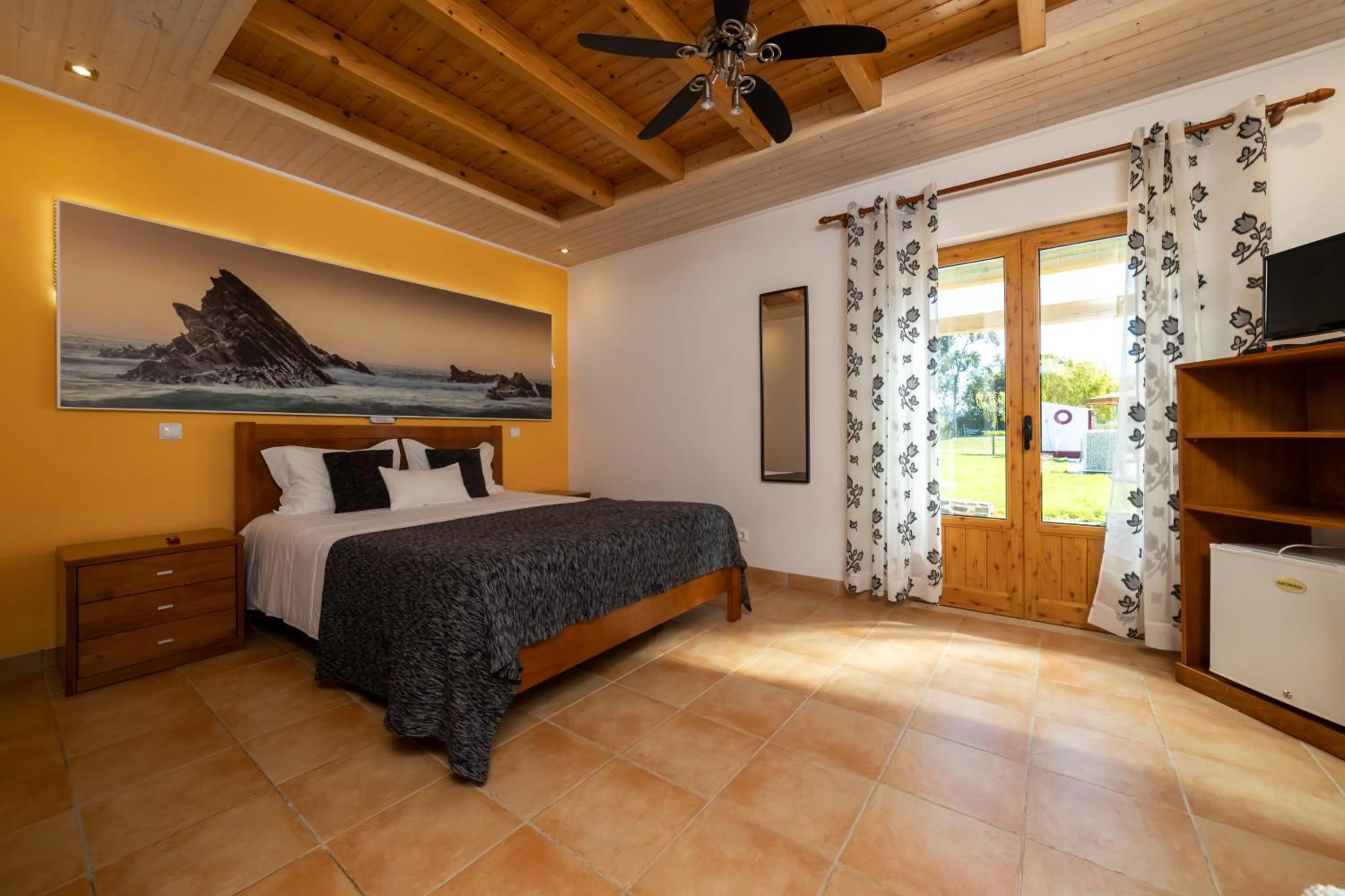 Bedroom, Bed in Monte do Zeca