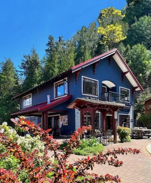 Property building in Artisan Suites on Bowen