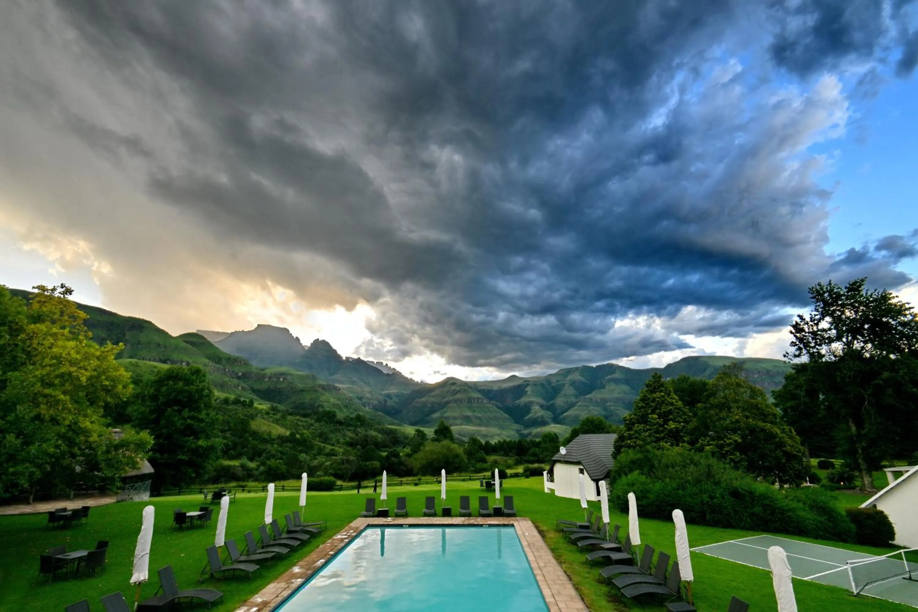 Champagne Castle Hotel