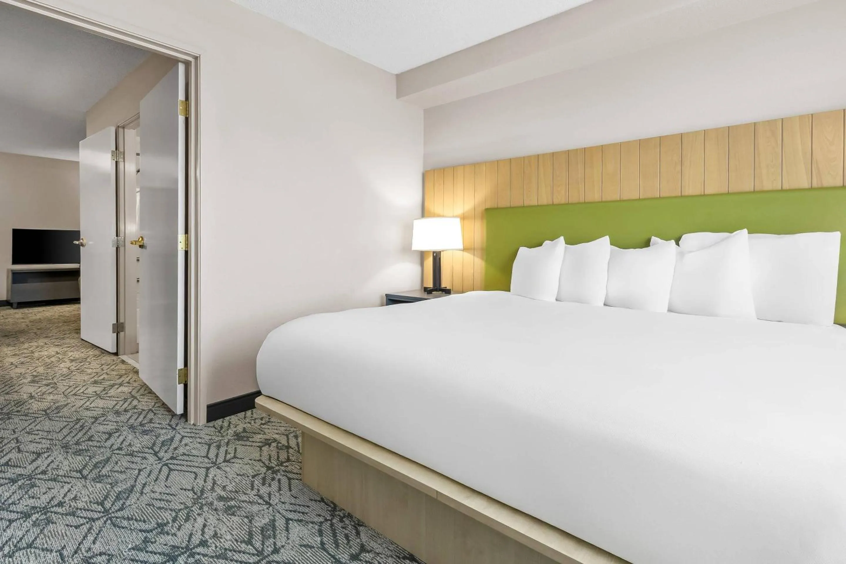 Bedroom, Bed in Country Inn & Suites By Radisson, Charleston North, SC