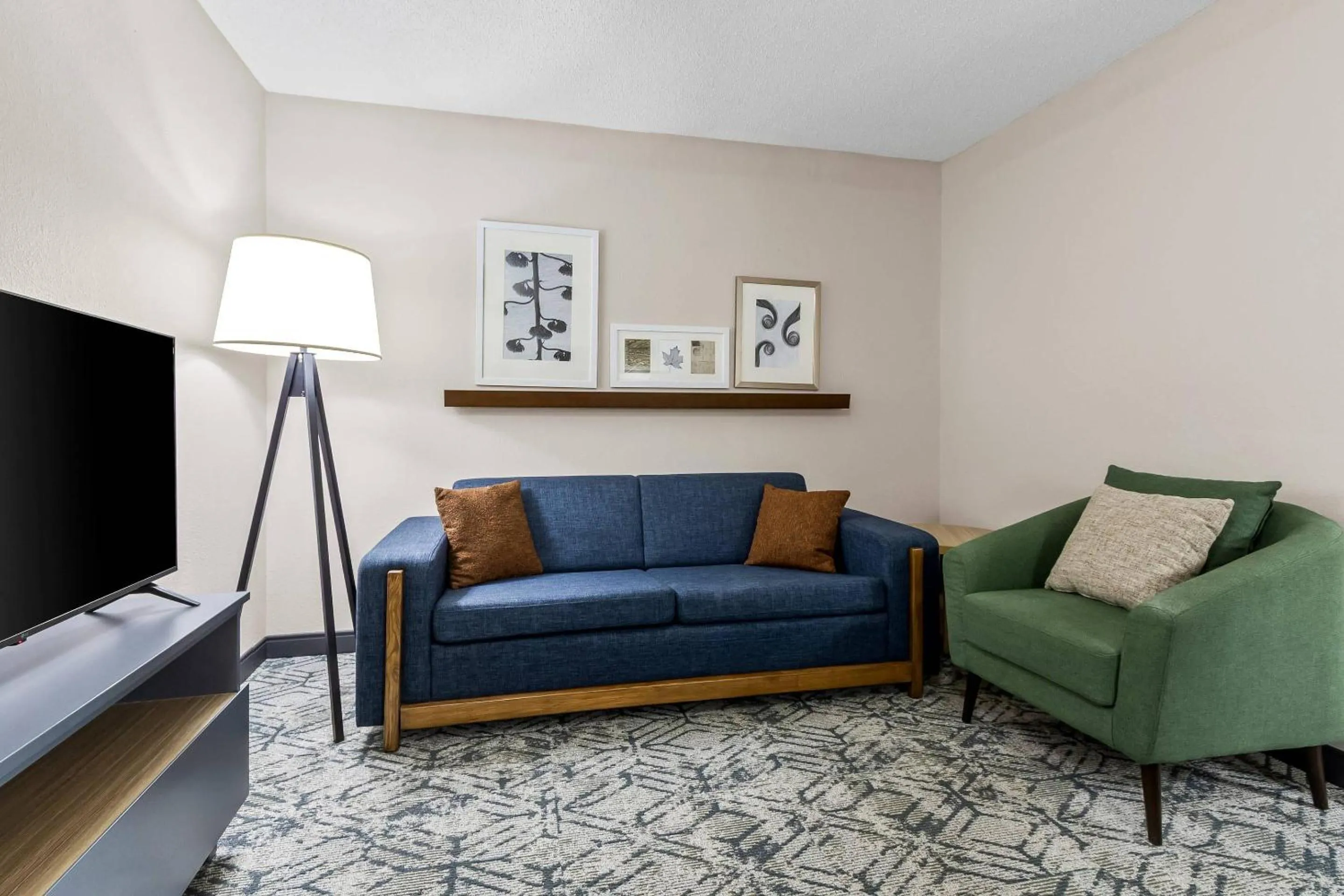 Bedroom in Country Inn & Suites By Radisson, Charleston North, SC