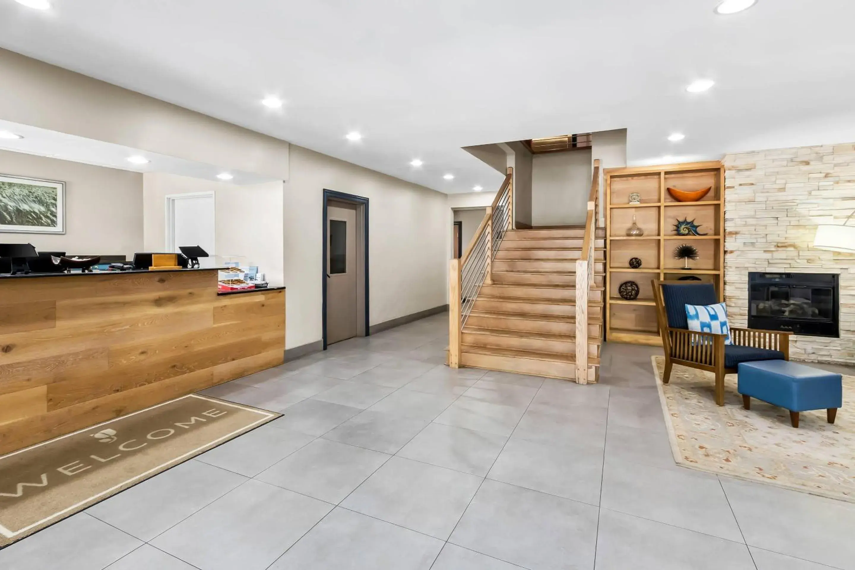 Lobby or reception in Country Inn & Suites By Radisson, Charleston North, SC Lobby or reception in Country Inn & Suites By Radisson, Charleston North, SC