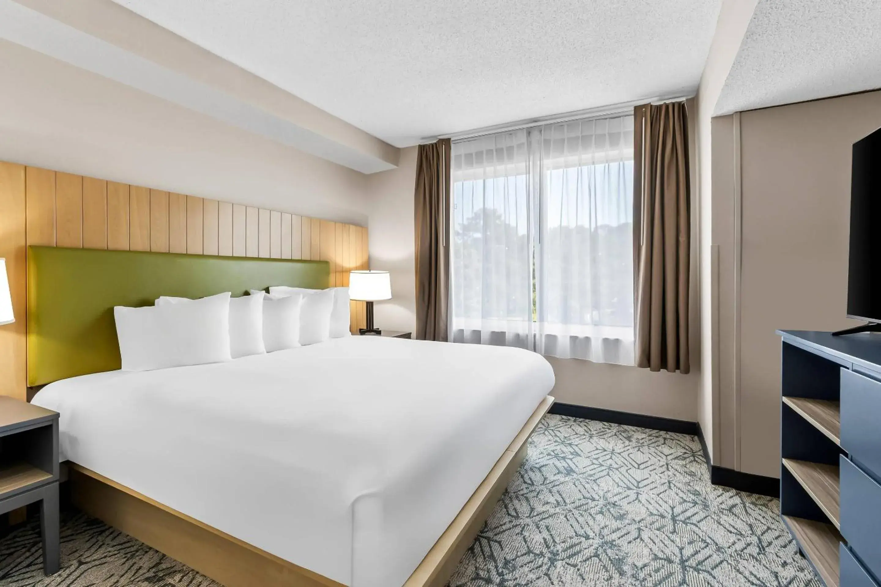 Bedroom, Bed in Country Inn & Suites By Radisson, Charleston North, SC Bedroom, Bed in Country Inn & Suites By Radisson, Charleston North, SC