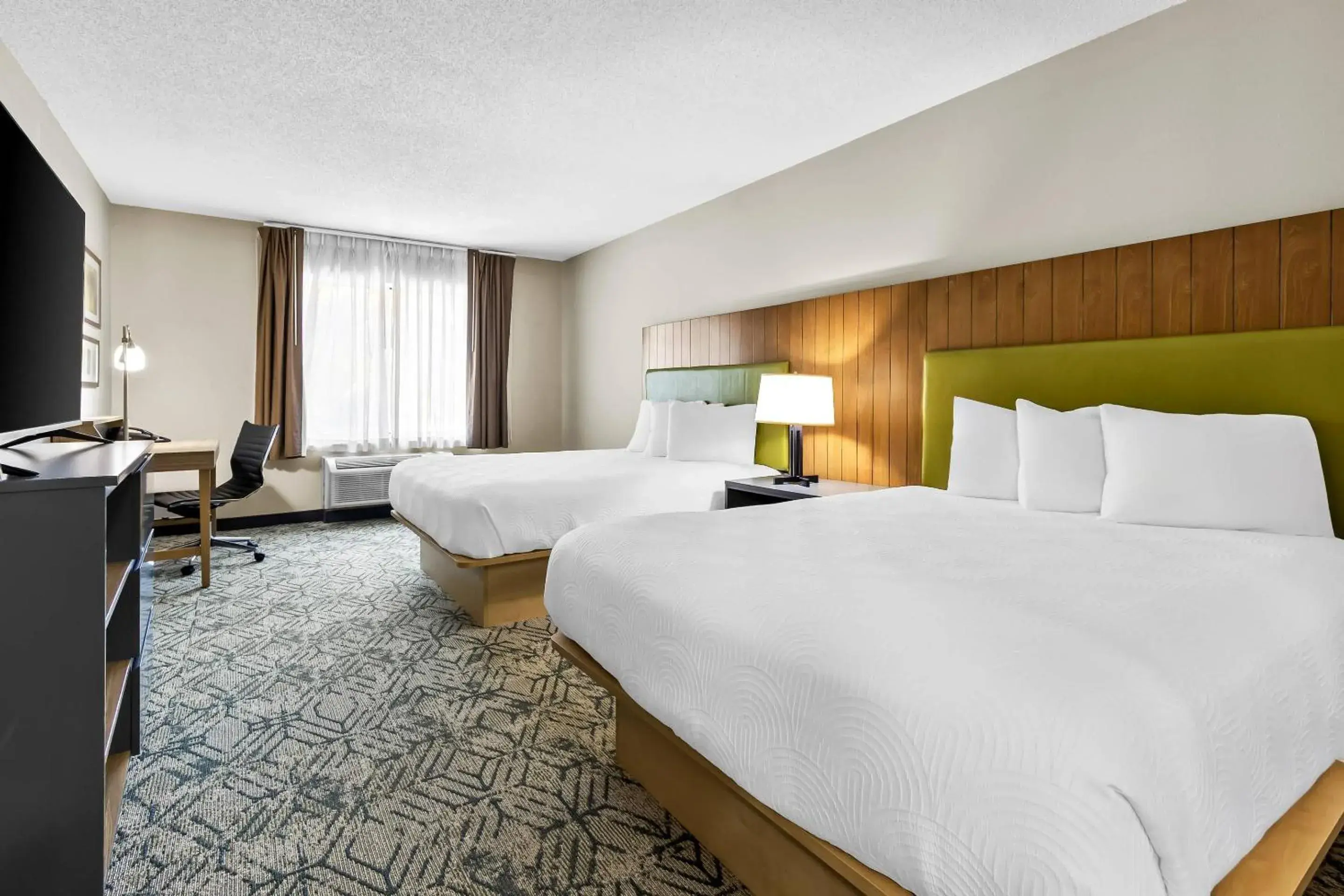 Bedroom, Bed in Country Inn & Suites By Radisson, Charleston North, SC Bedroom, Bed in Country Inn & Suites By Radisson, Charleston North, SC