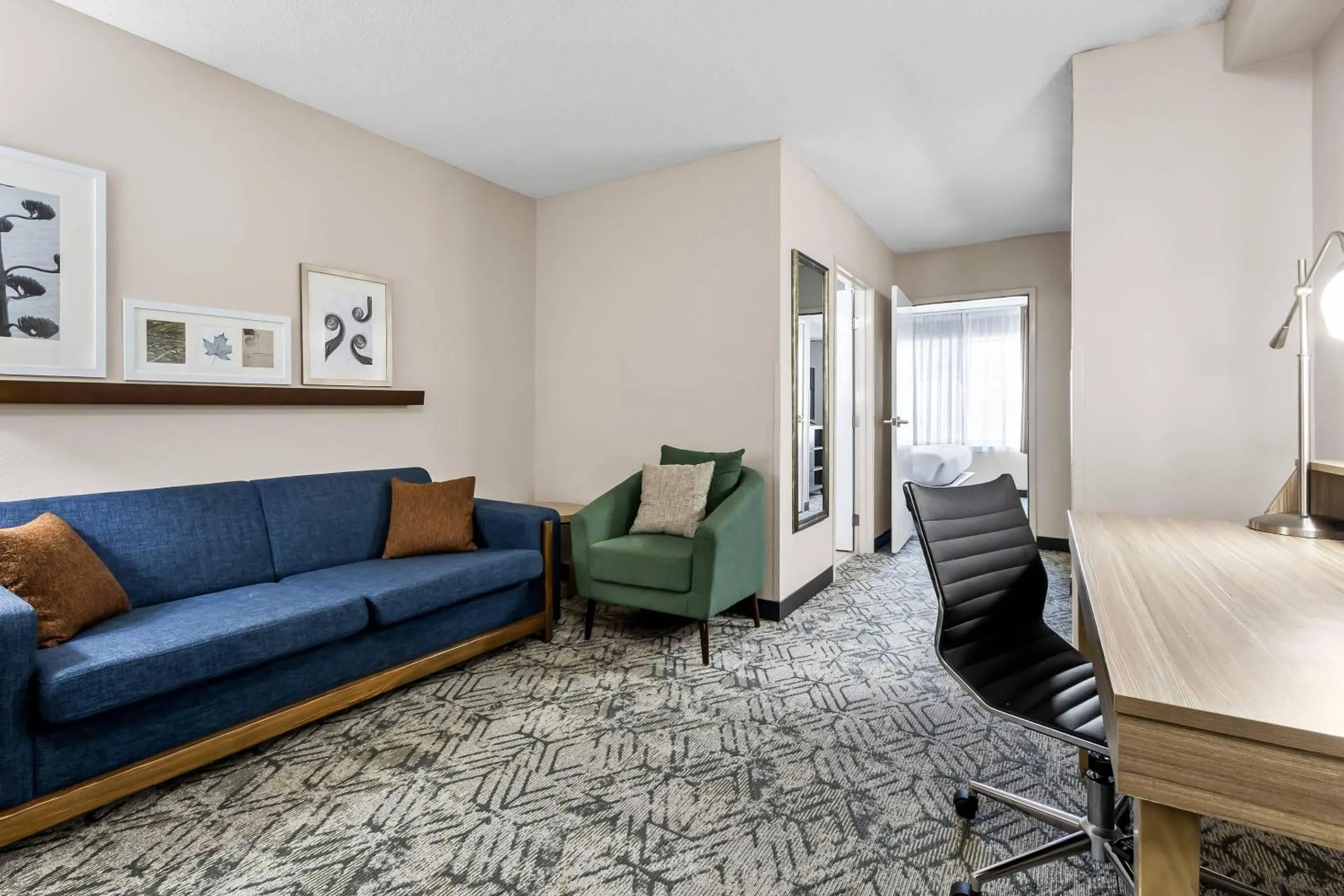 Bedroom in Country Inn & Suites By Radisson, Charleston North, SC