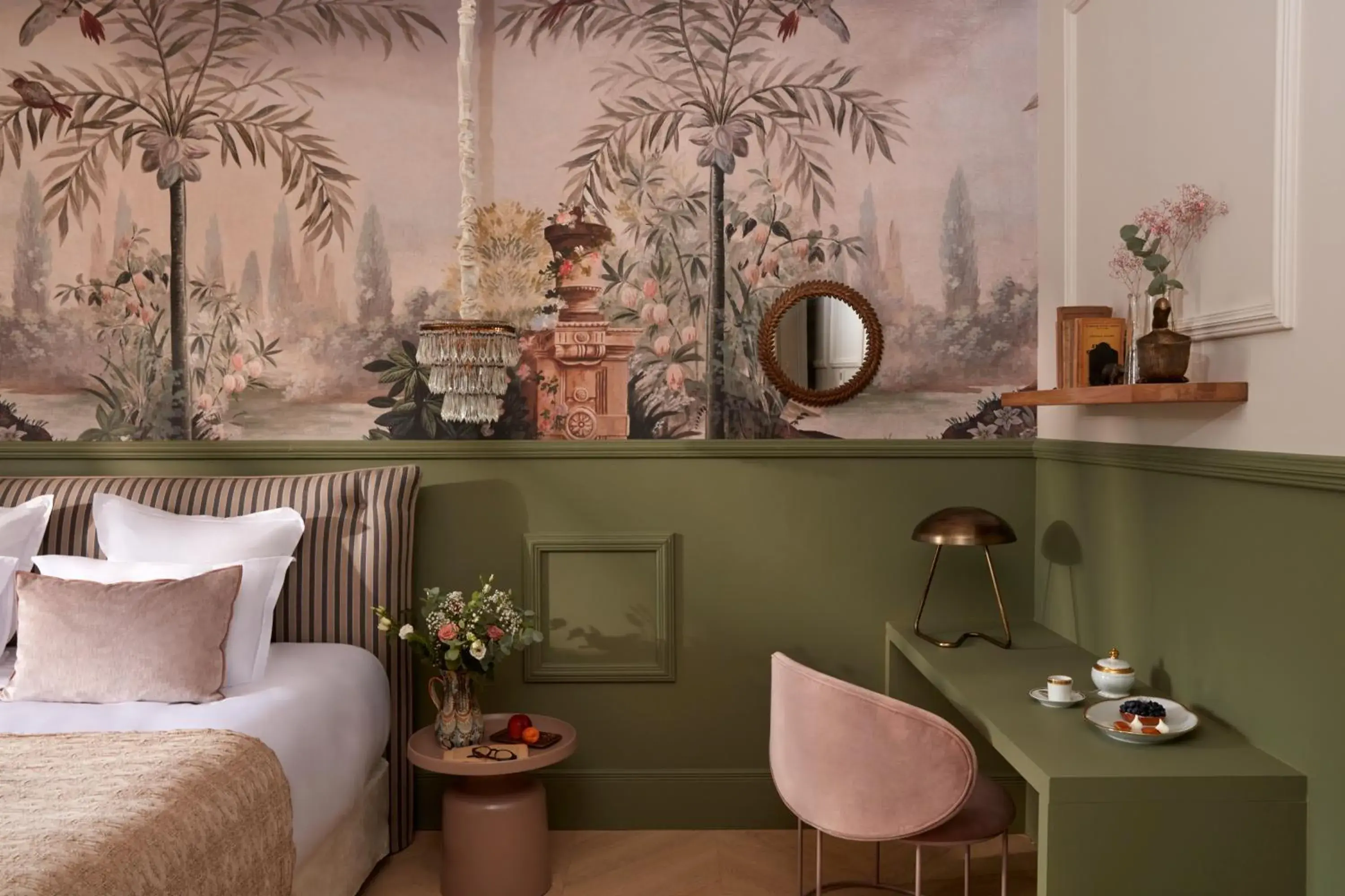 Seating area, Bed in Château Léognan, Domaine viticole - proche Bordeaux Seating area, Bed in Château Léognan, Domaine viticole - proche Bordeaux