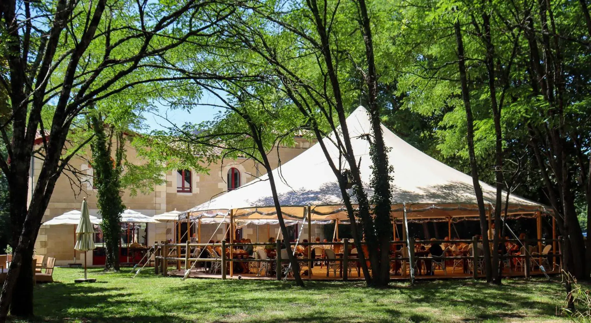 Restaurant/places to eat in Château Léognan, Domaine viticole - proche Bordeaux Restaurant/places to eat in Château Léognan, Domaine viticole - proche Bordeaux