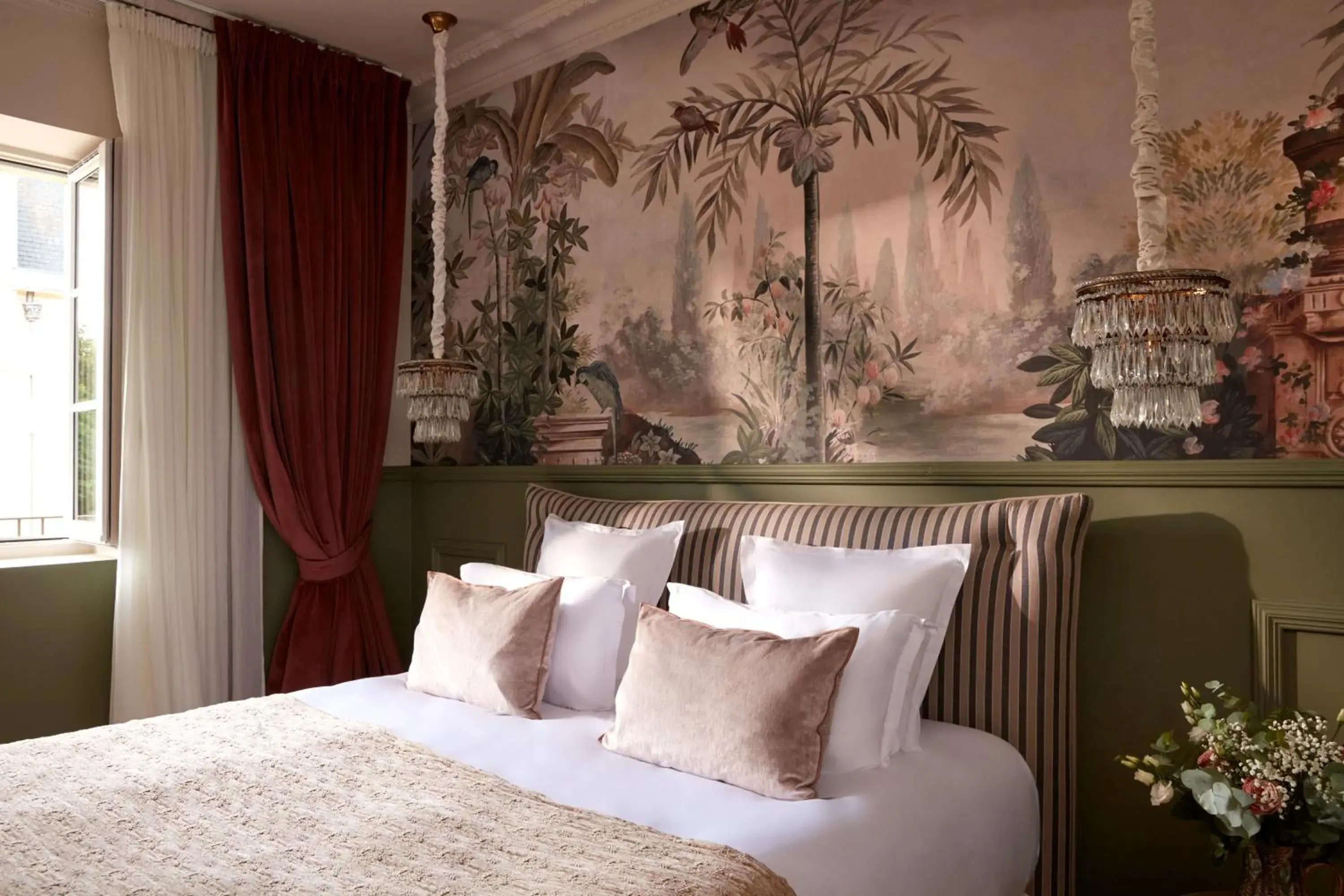 Bedroom, Bed in Château Léognan, Domaine viticole - proche Bordeaux Bedroom, Bed in Château Léognan, Domaine viticole - proche Bordeaux