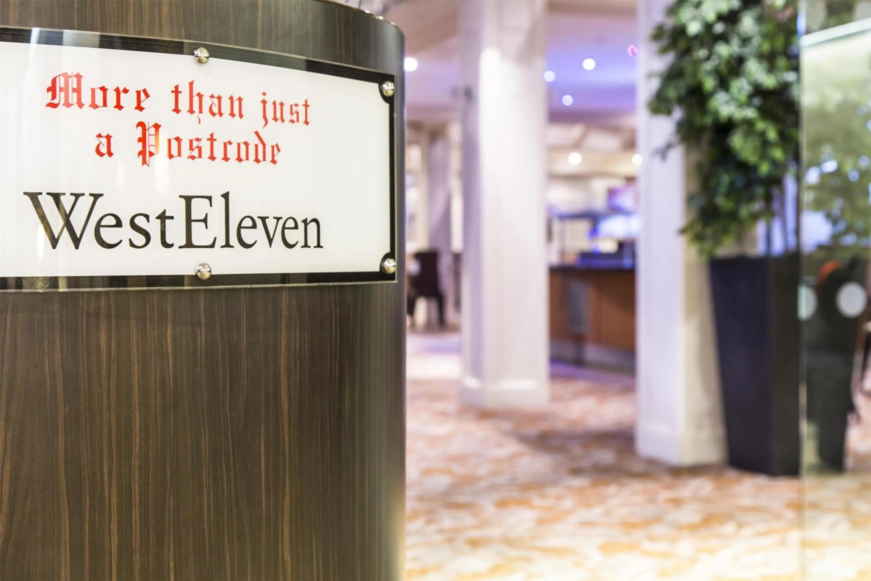 Restaurant/places to eat in Hilton London Kensington Hotel