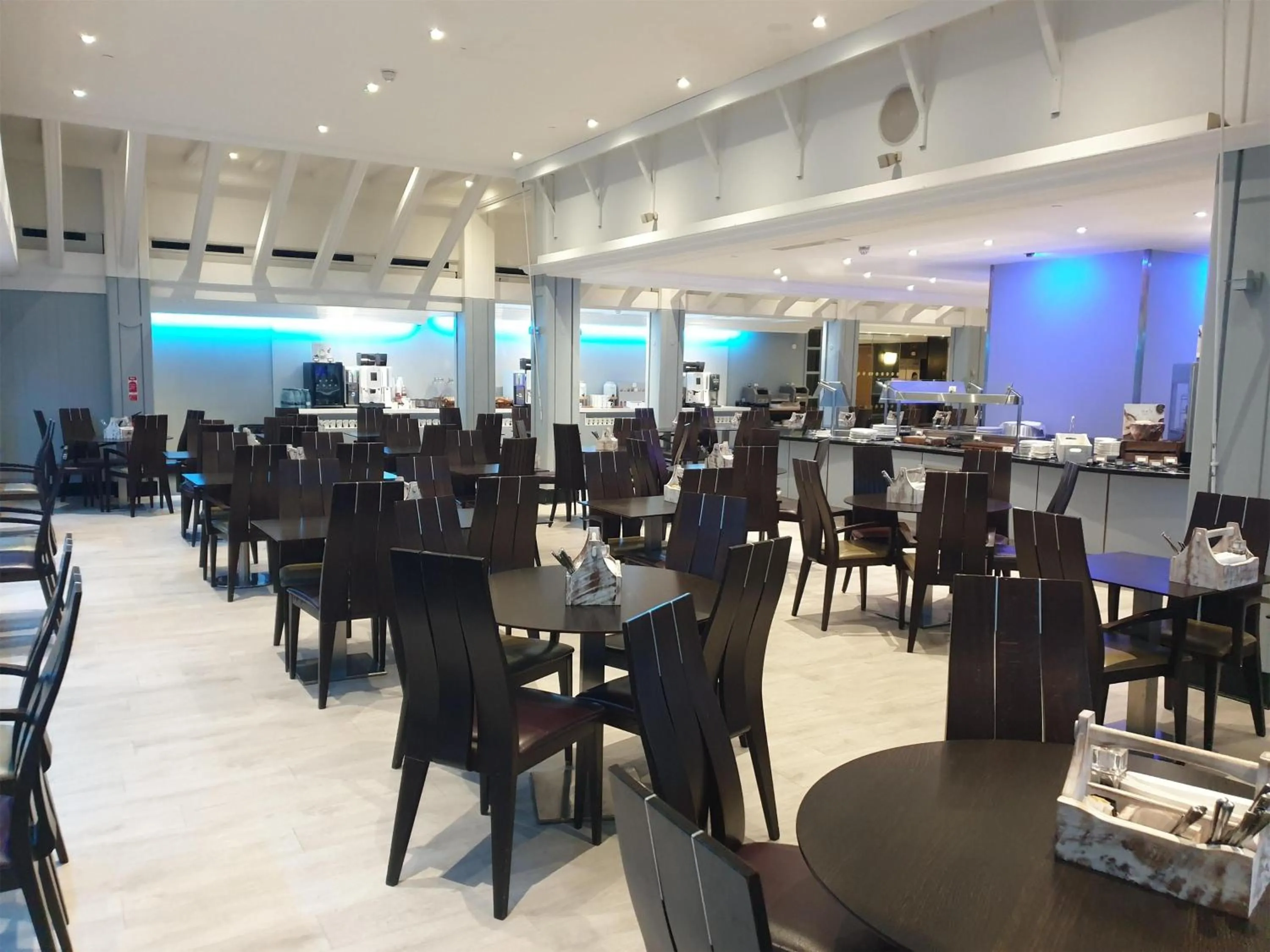 Restaurant/places to eat in Hilton London Kensington Hotel