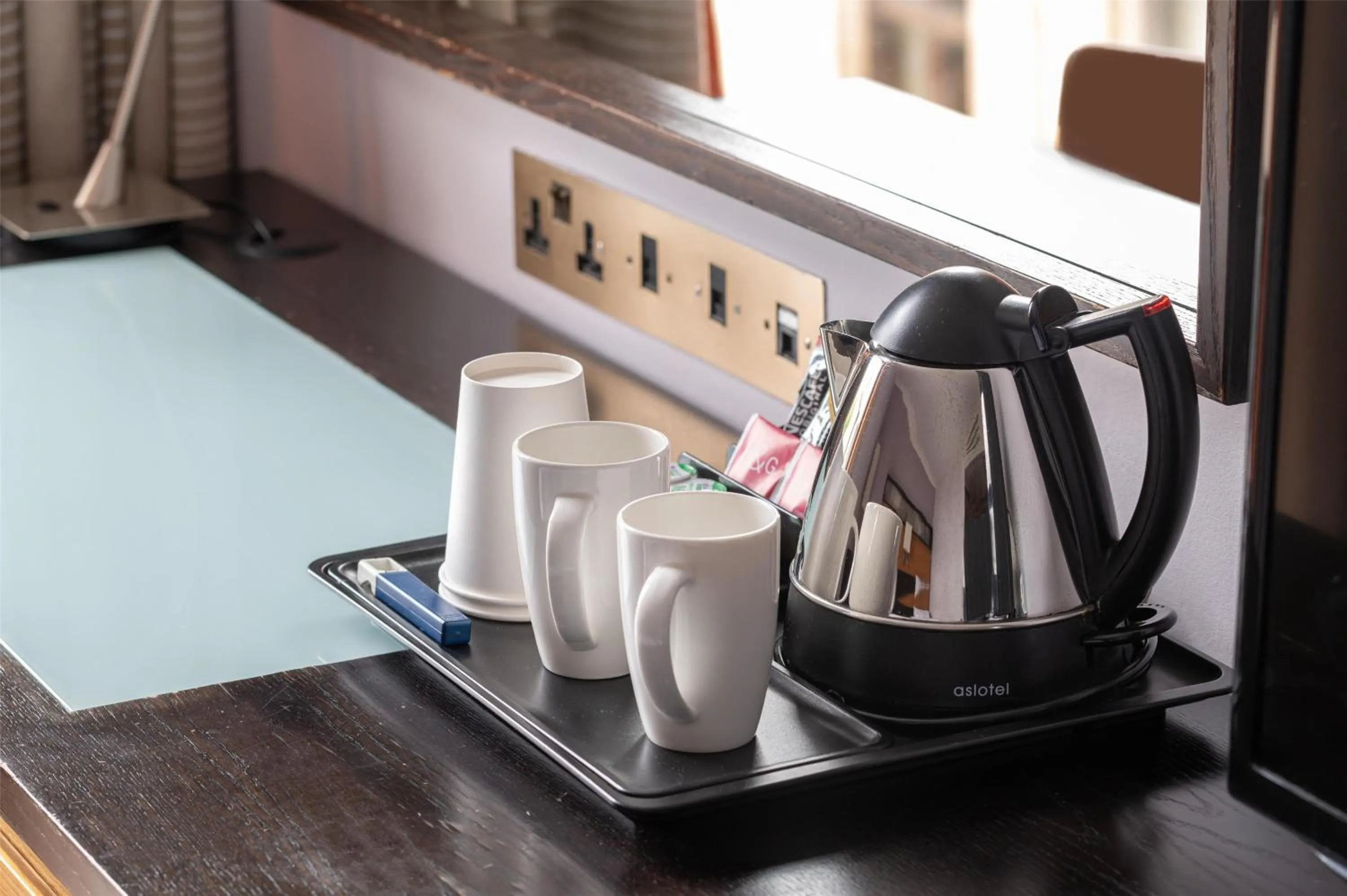 Photo of the whole room in Hilton London Kensington Hotel