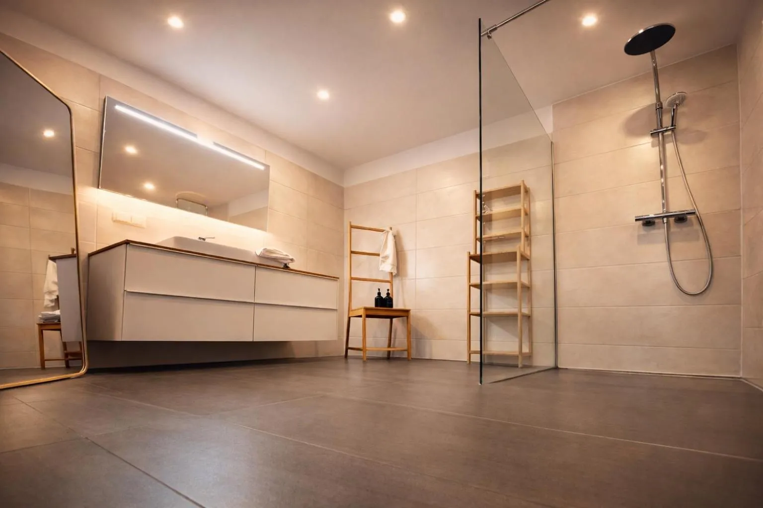 Shower, Bed in Apartment Frida by Da Alois