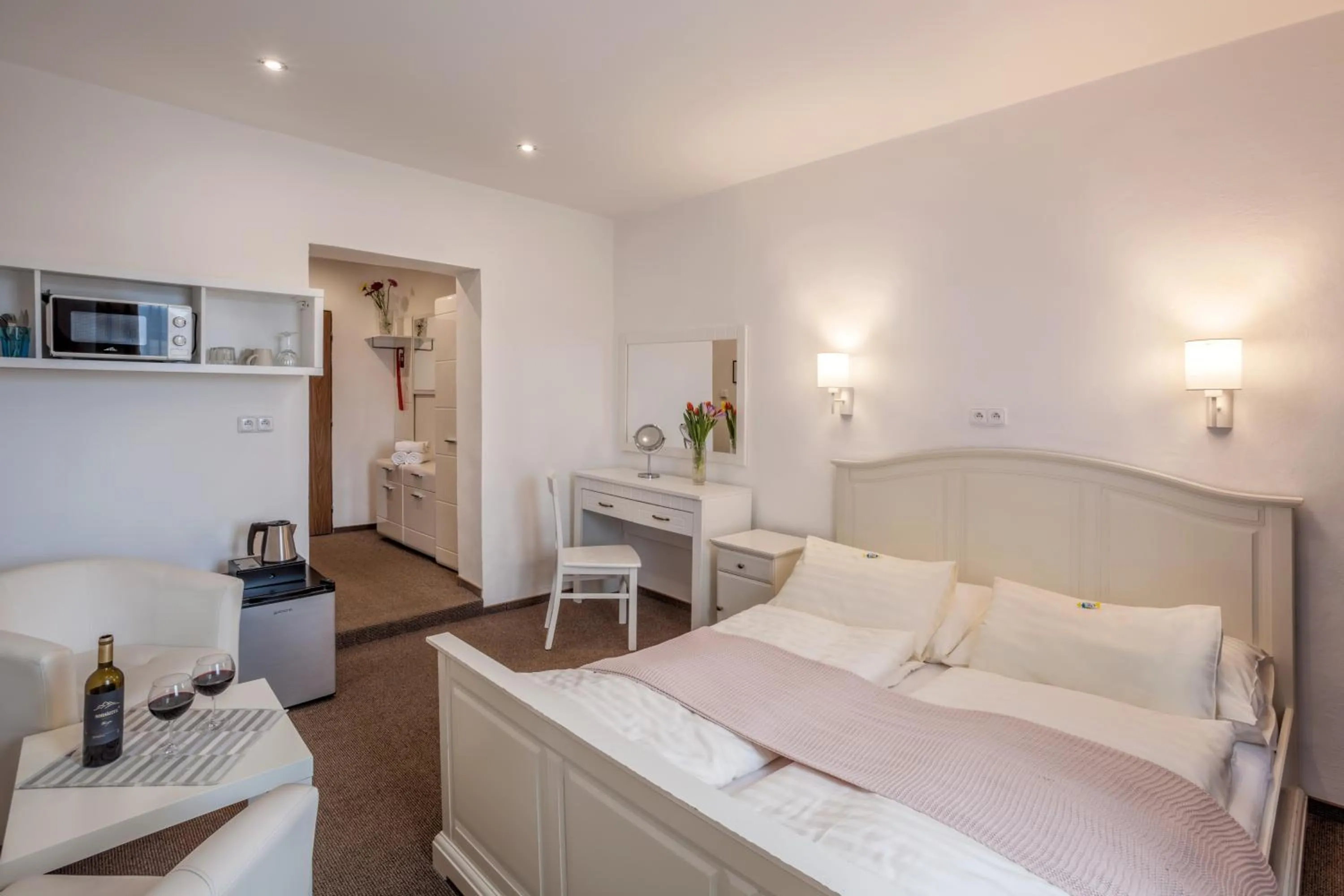 Double Room with Private Bathroom - single occupancy in Hotel Kolonie