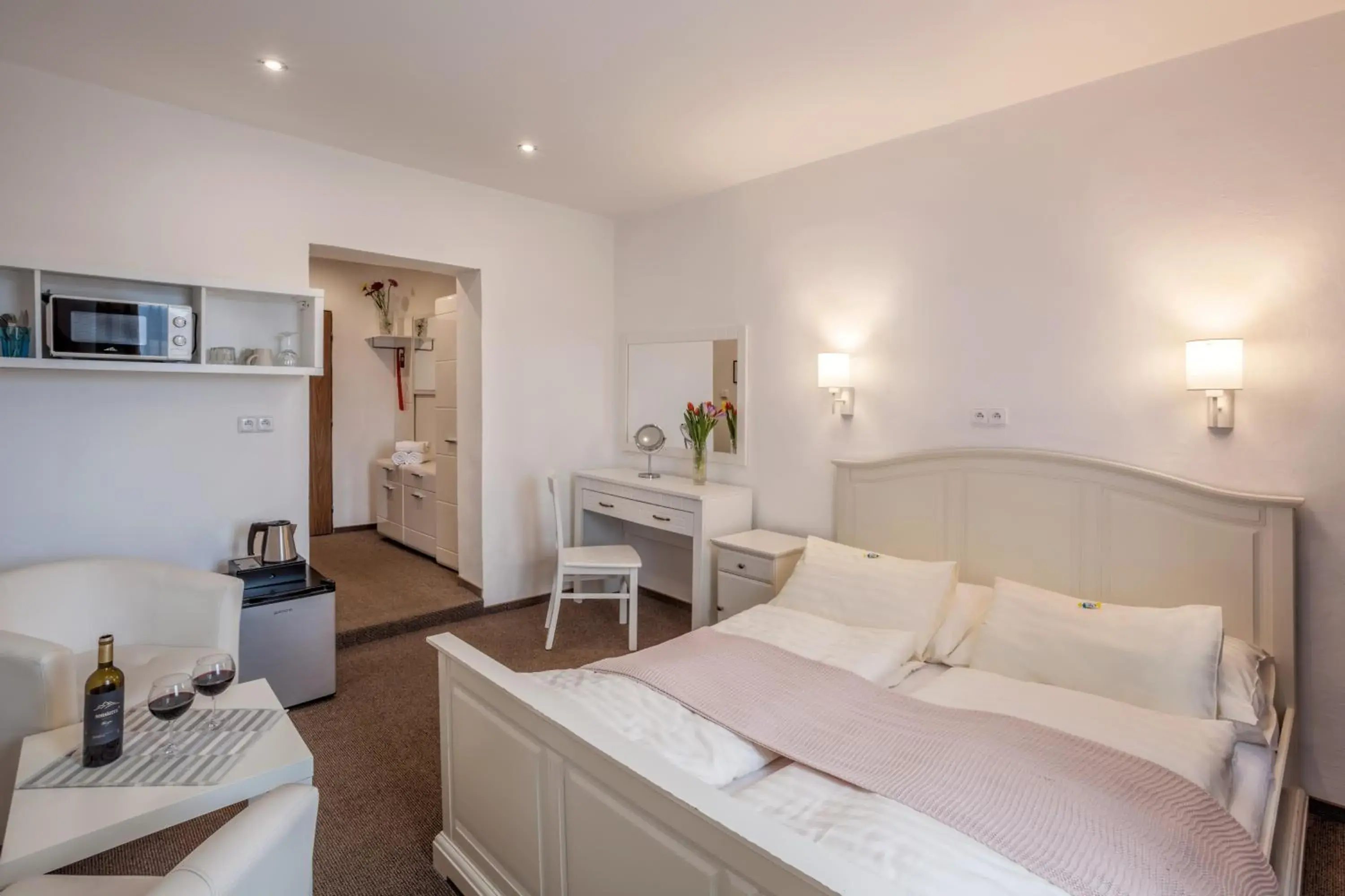 Double Room with Private Bathroom - single occupancy in Hotel Kolonie Double Room with Private Bathroom - single occupancy in Hotel Kolonie