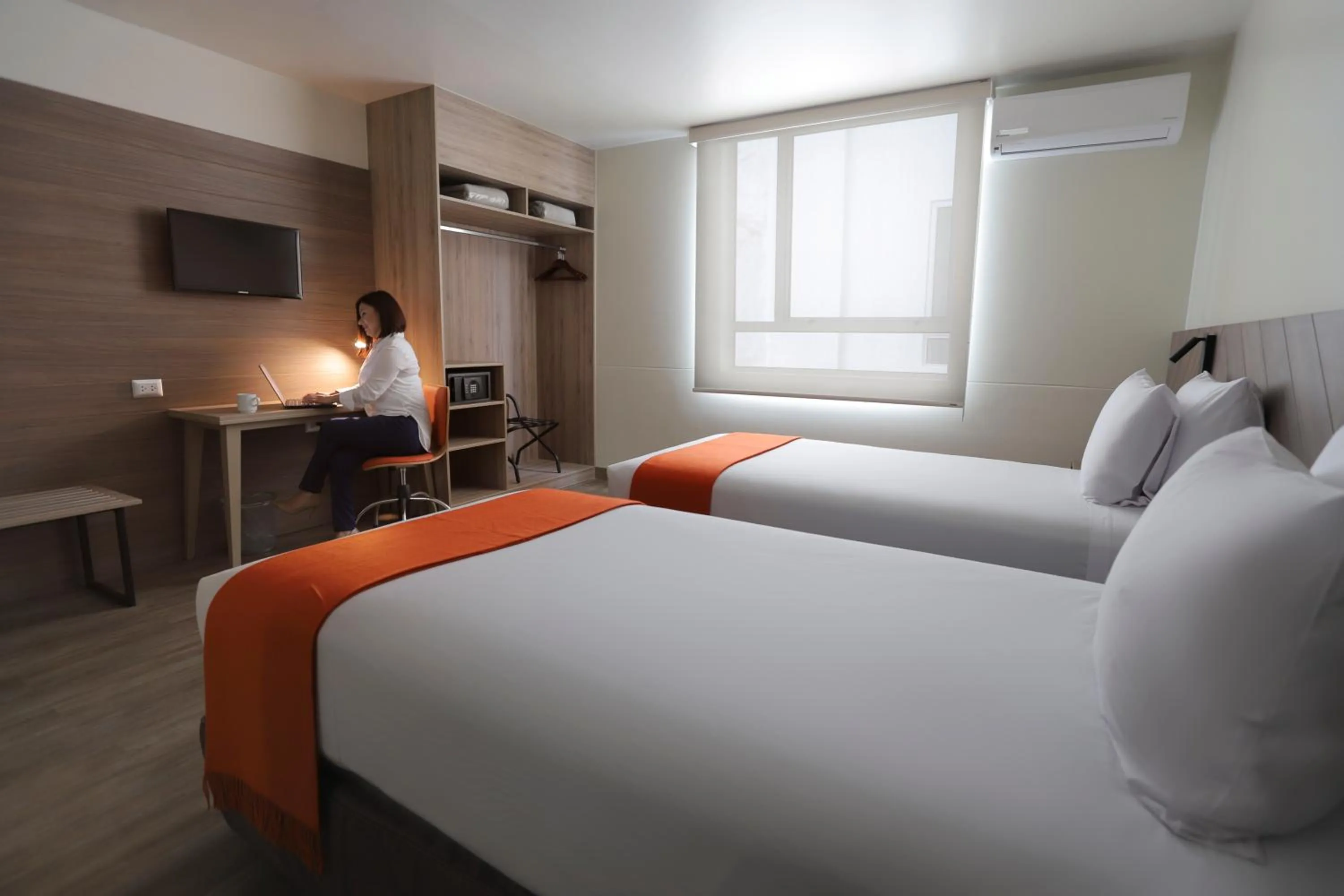 Shower, Bed in Casa Andina Standard Trujillo Plaza