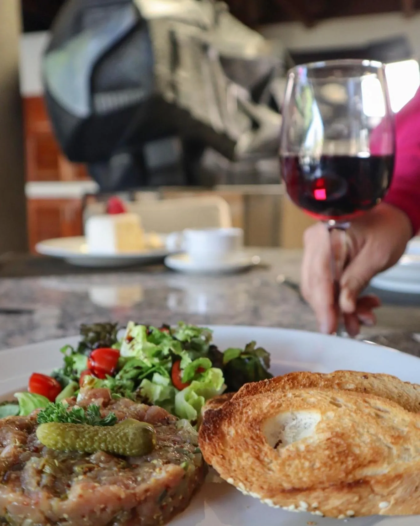 Restaurant/places to eat in Hosteria Las Quintas Hotel Restaurante Bar