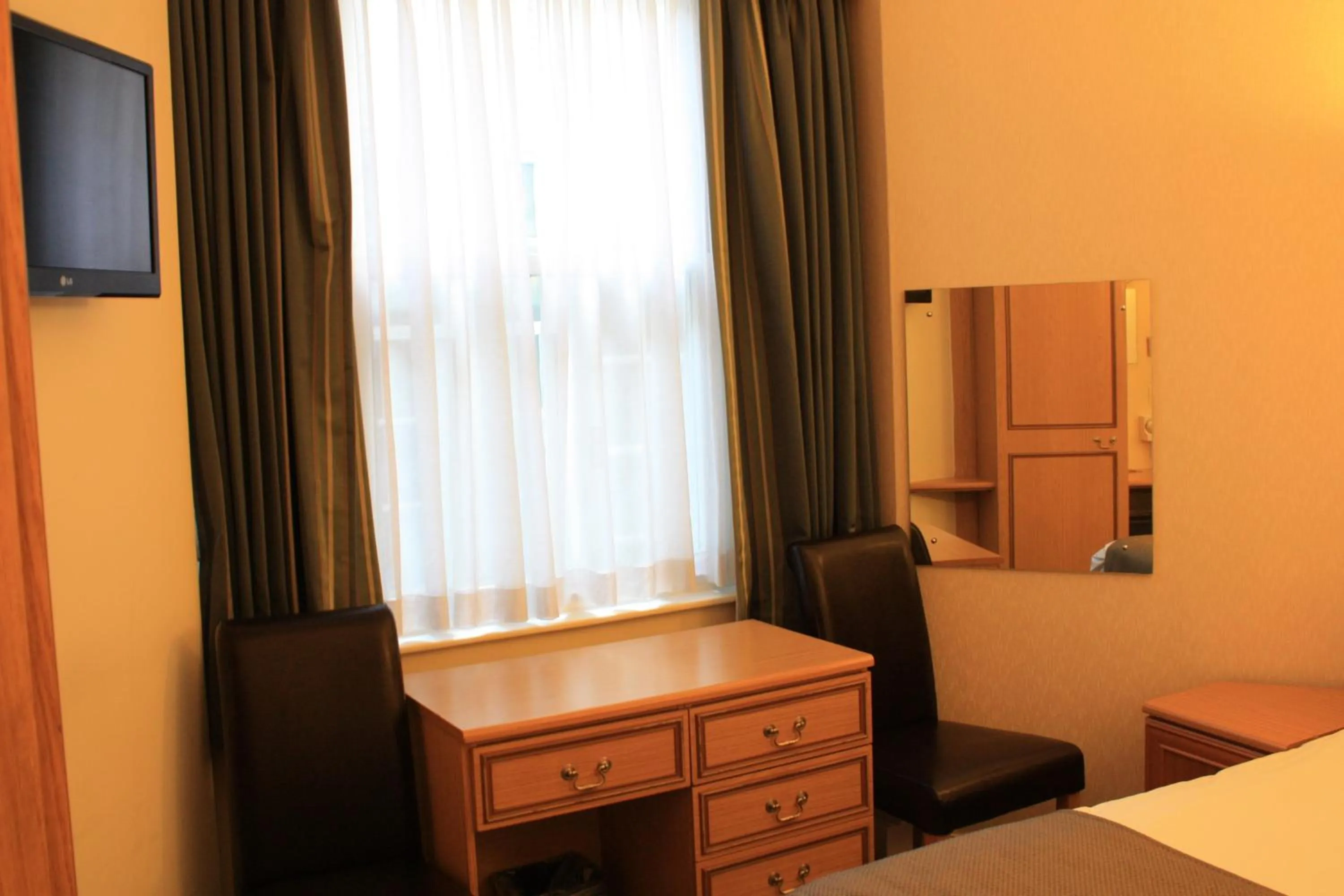 Bedroom, Bed in Regency Hotel Westend