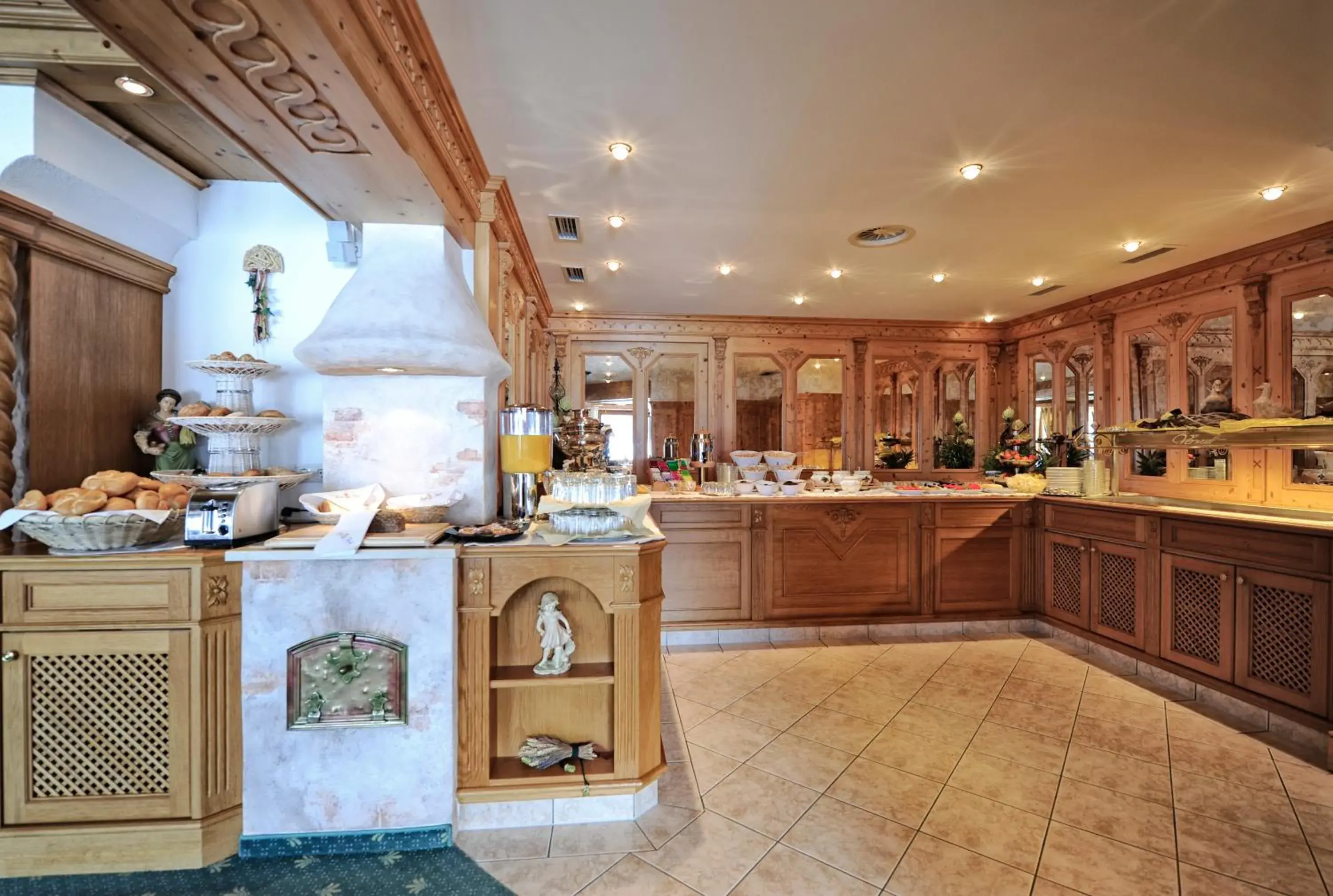 Restaurant/places to eat, Kitchen/Kitchenette in Hotel Verwall