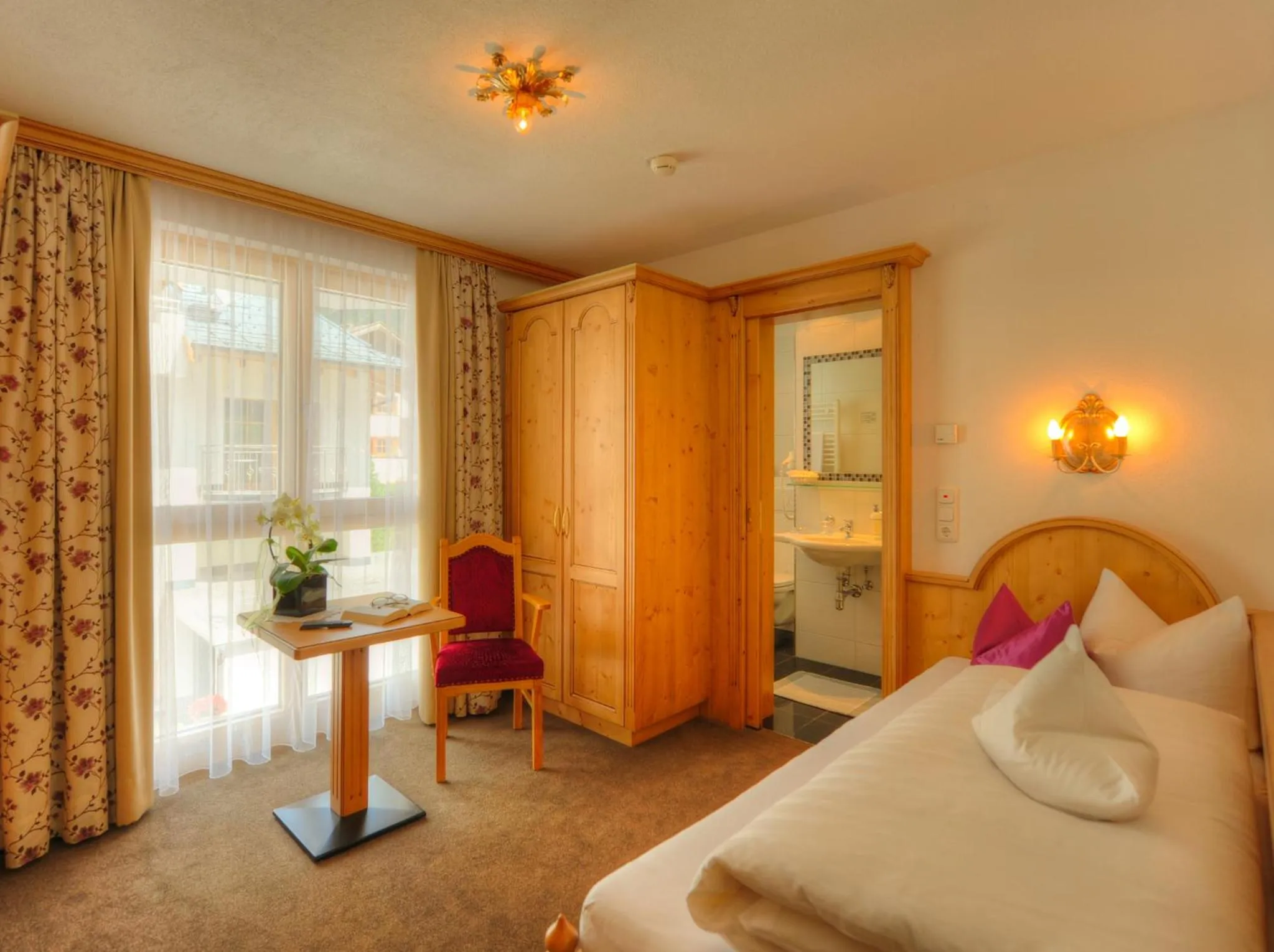 Bedroom, Bed in Hotel Verwall