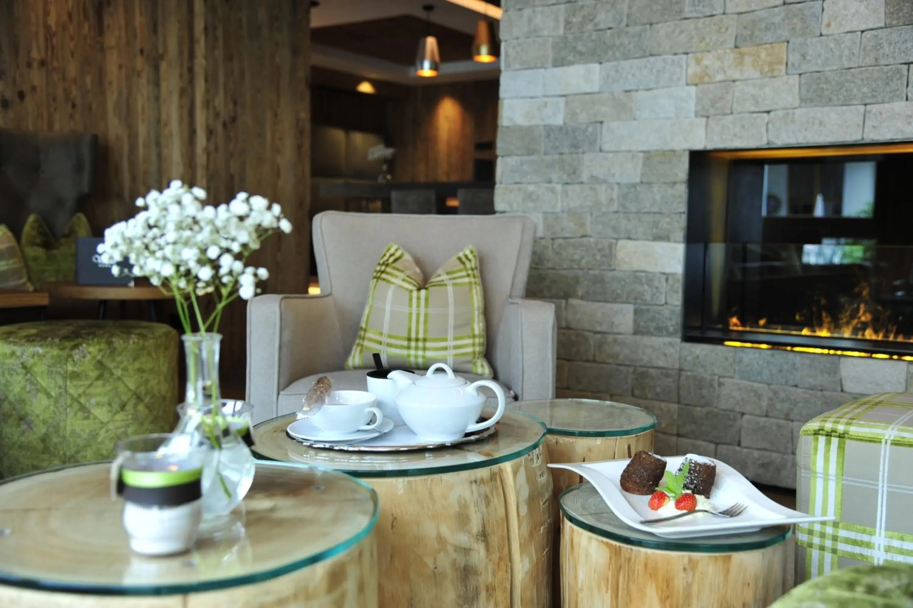 Lounge or bar, Restaurant/Places to Eat in Hotel Verwall