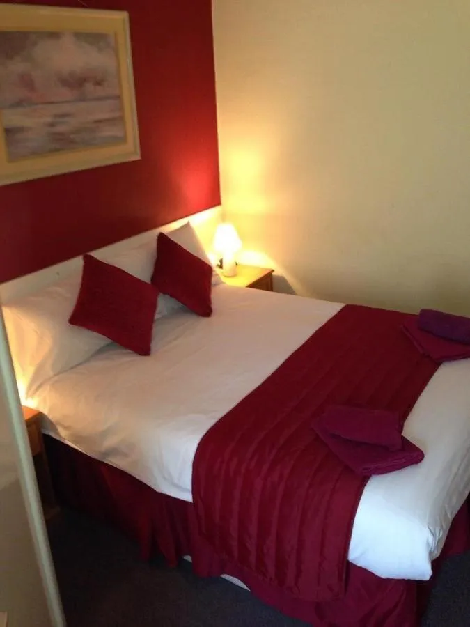 Bed in Chiswick Lodge Hotel