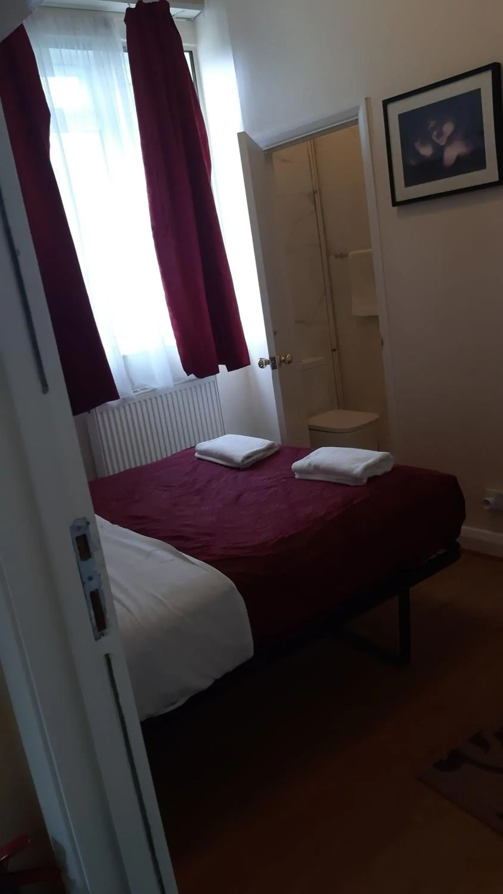 Bed in Chiswick Lodge Hotel Bed in Chiswick Lodge Hotel