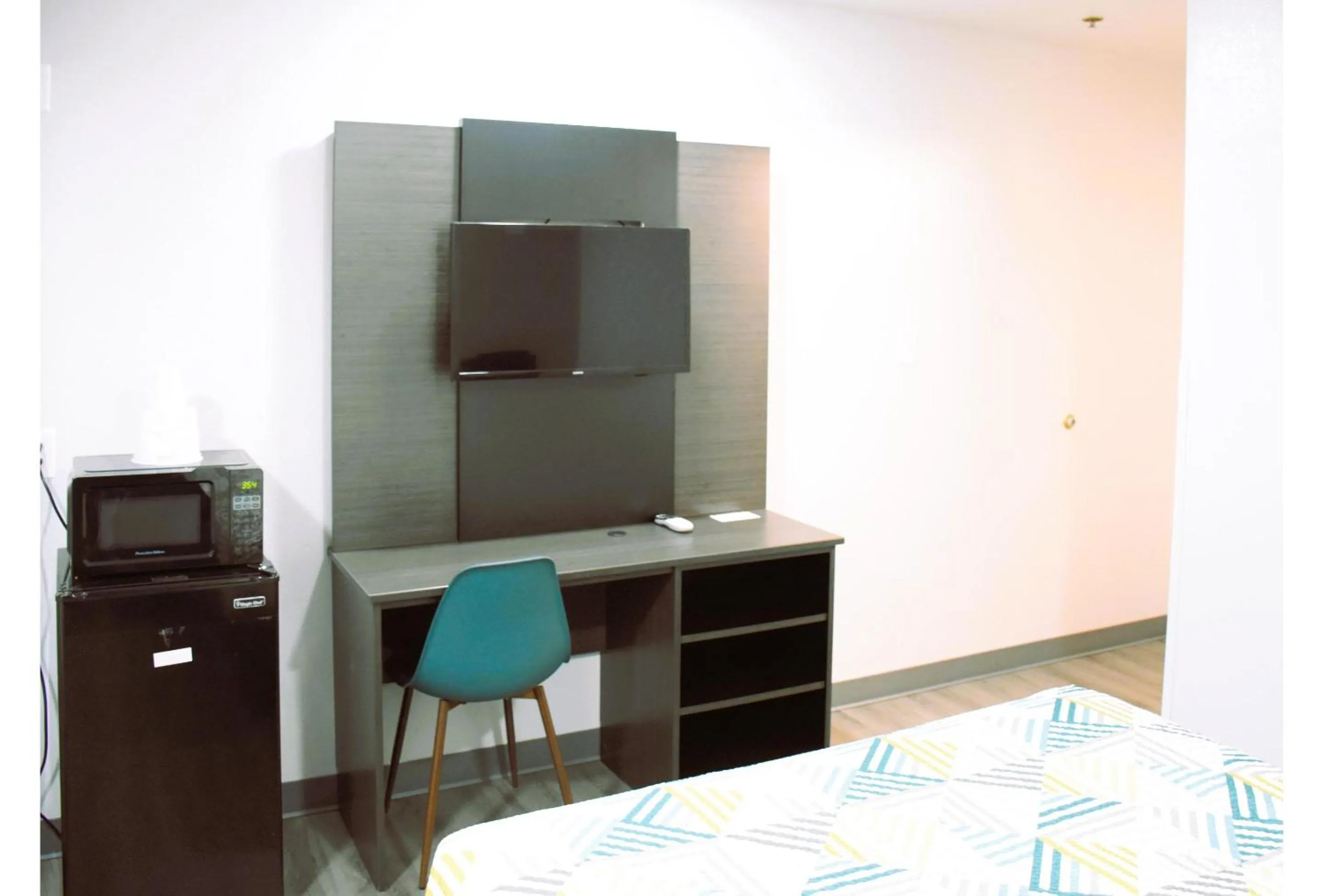 Bedroom, Bed in Motel 6 Idabel, OK